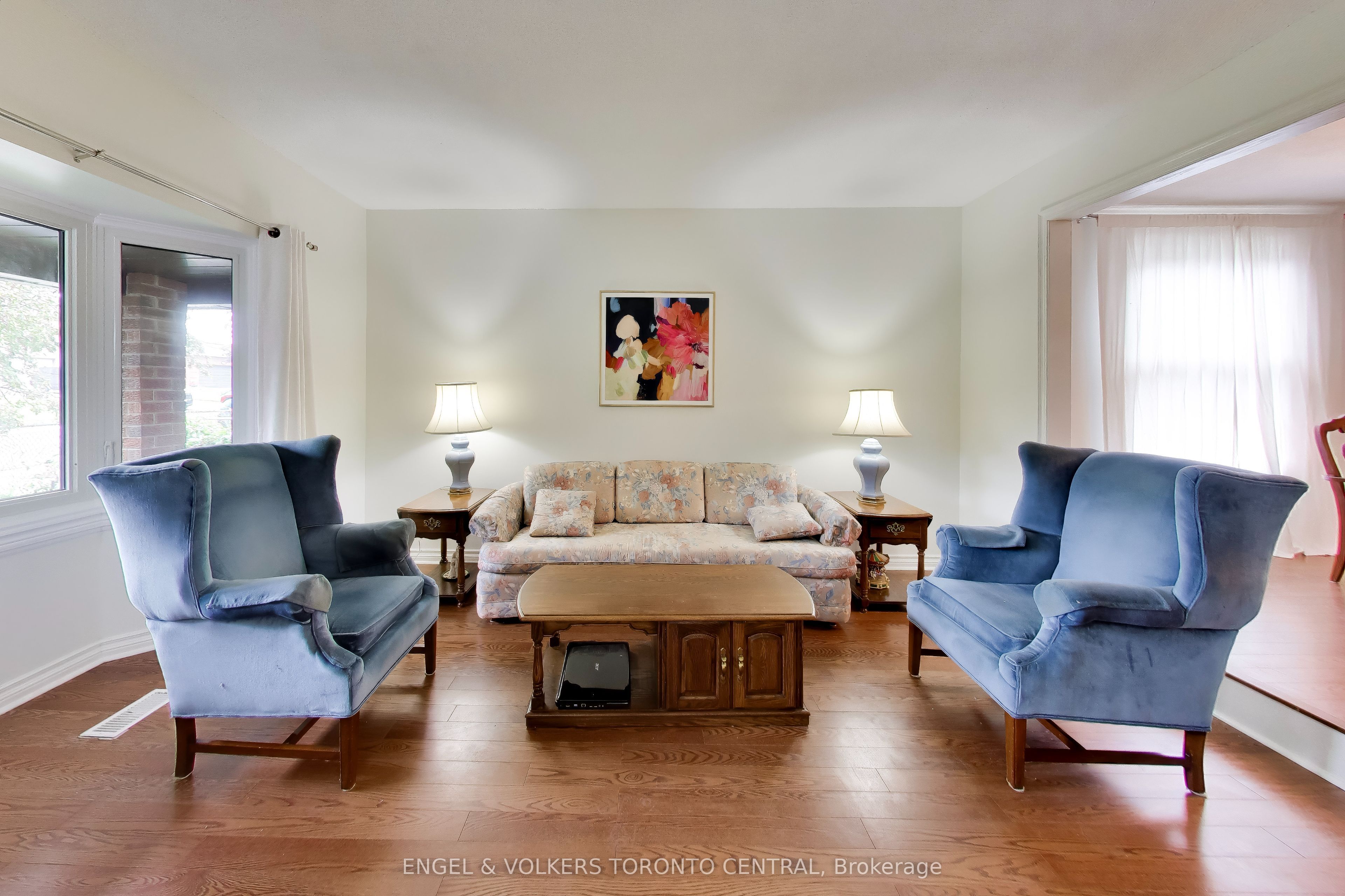 68 Hawley Crescent Property Photo 2