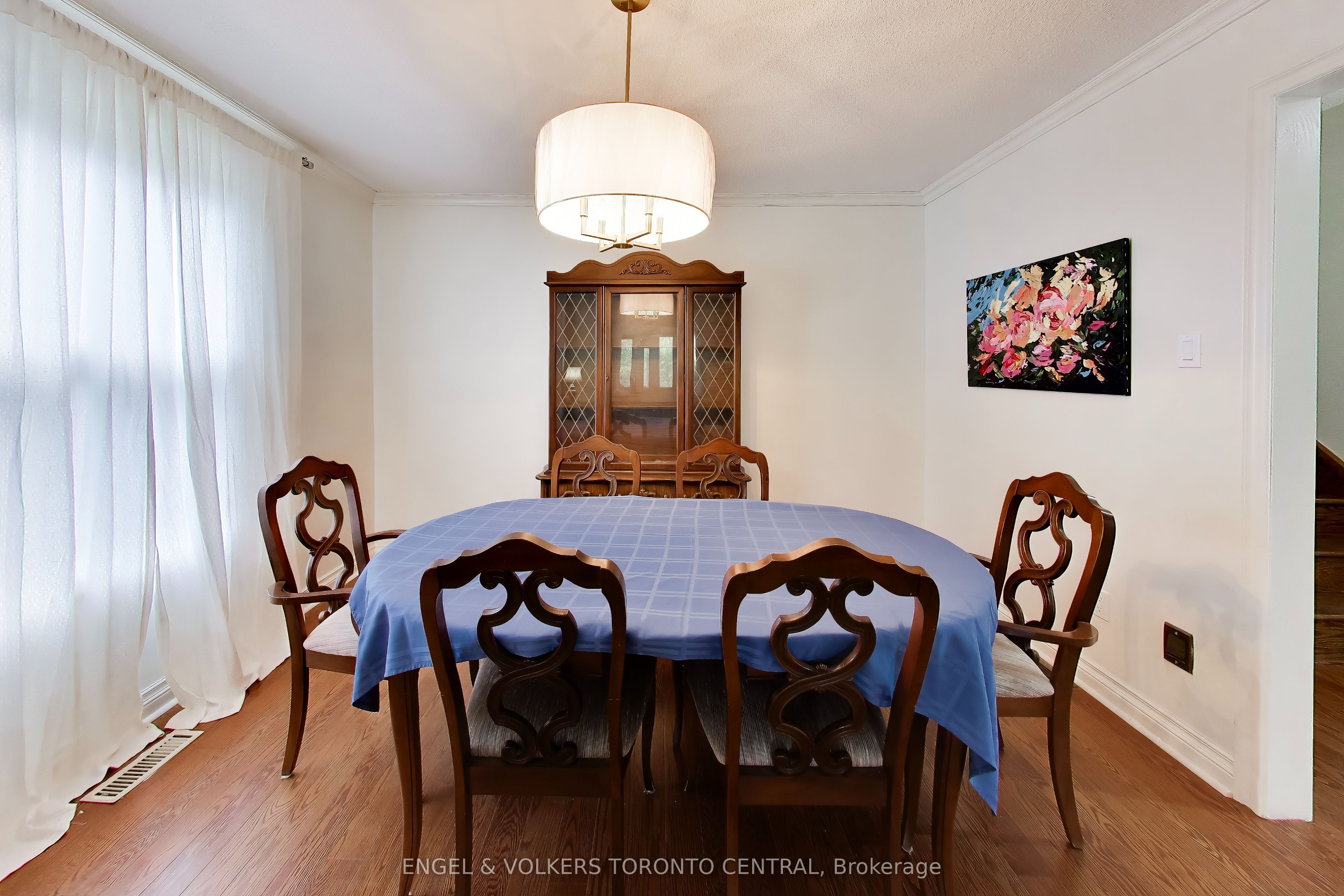 68 Hawley Crescent Property Photo 3