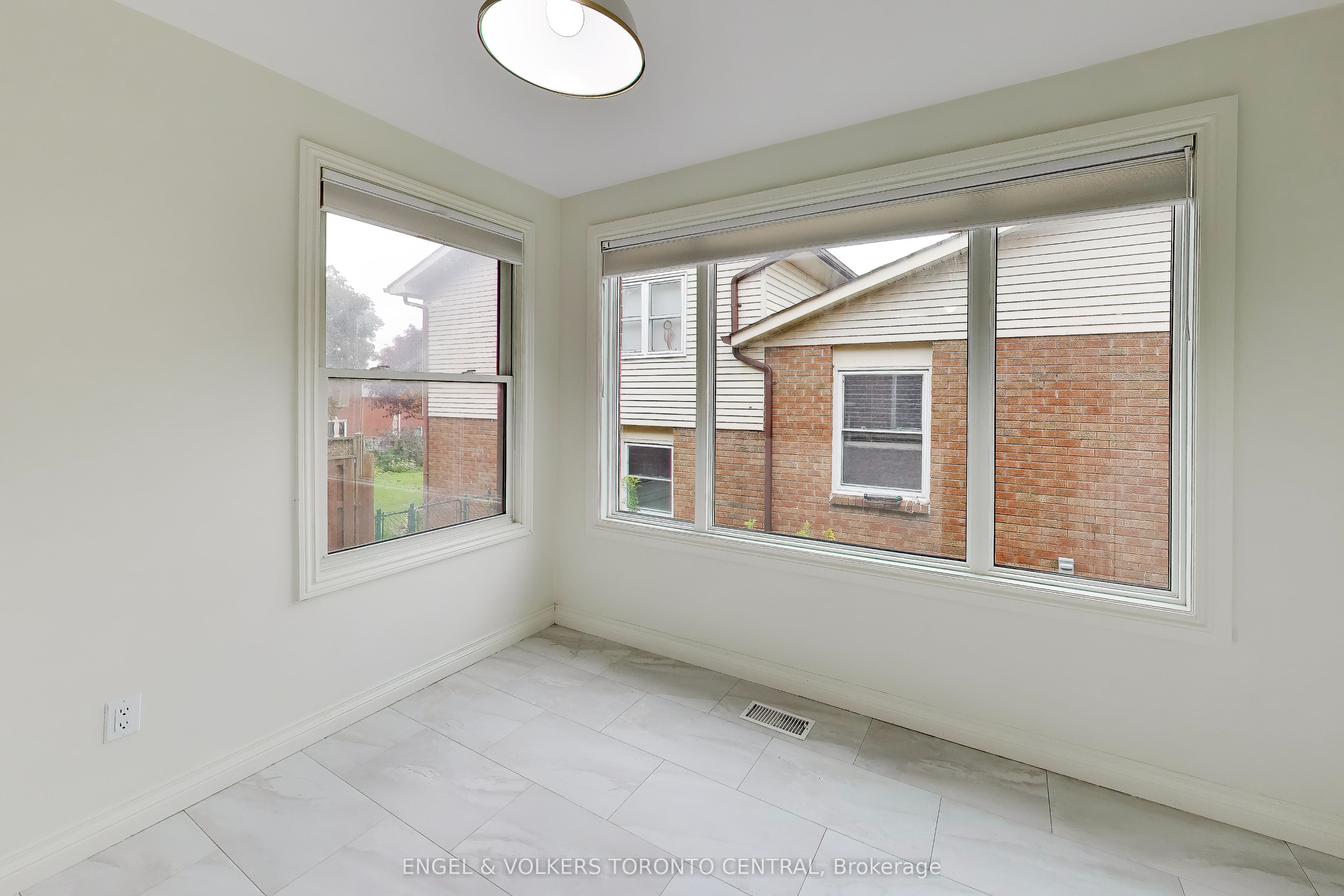 68 Hawley Crescent Property Photo 5