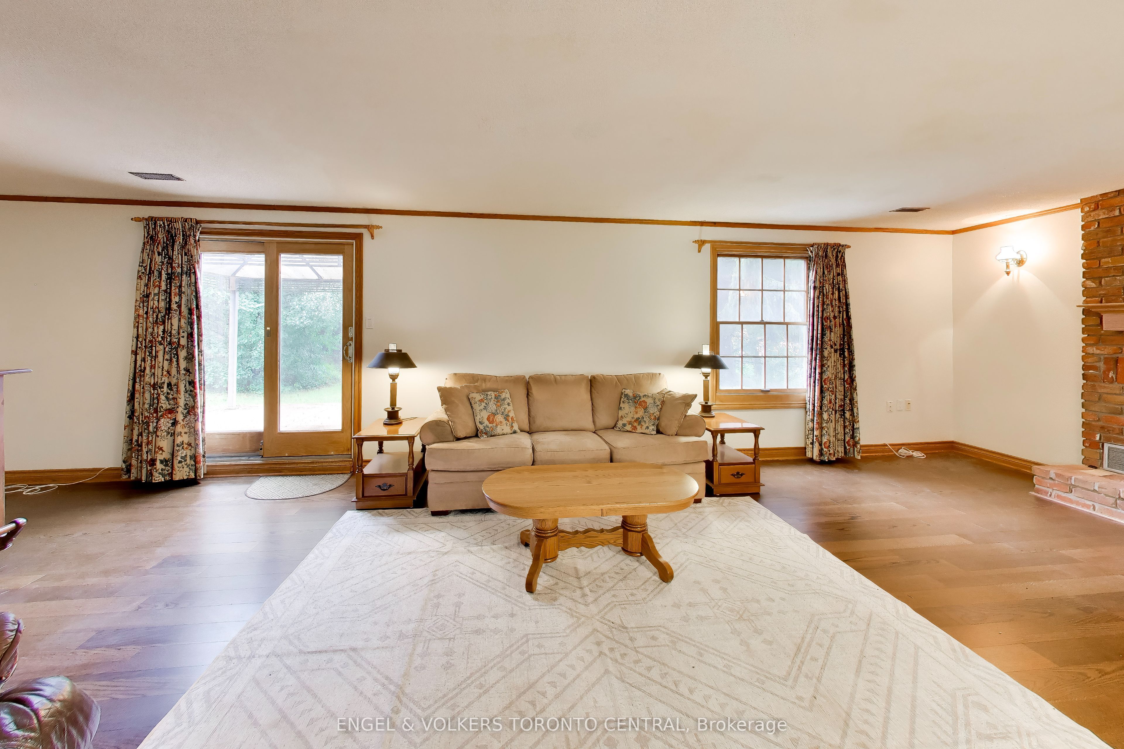 68 Hawley Crescent Property Photo 6
