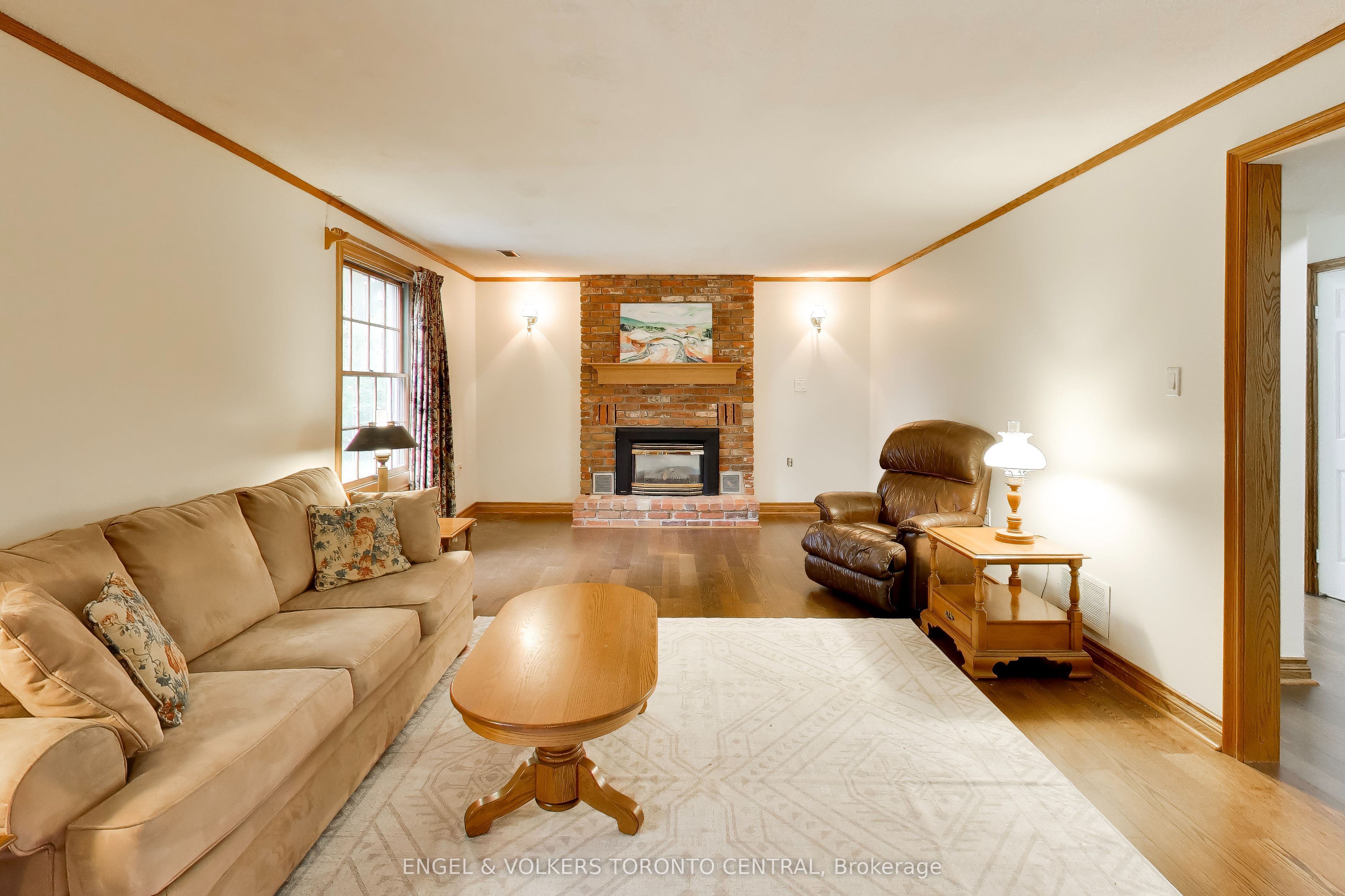 68 Hawley Crescent Property Photo 7