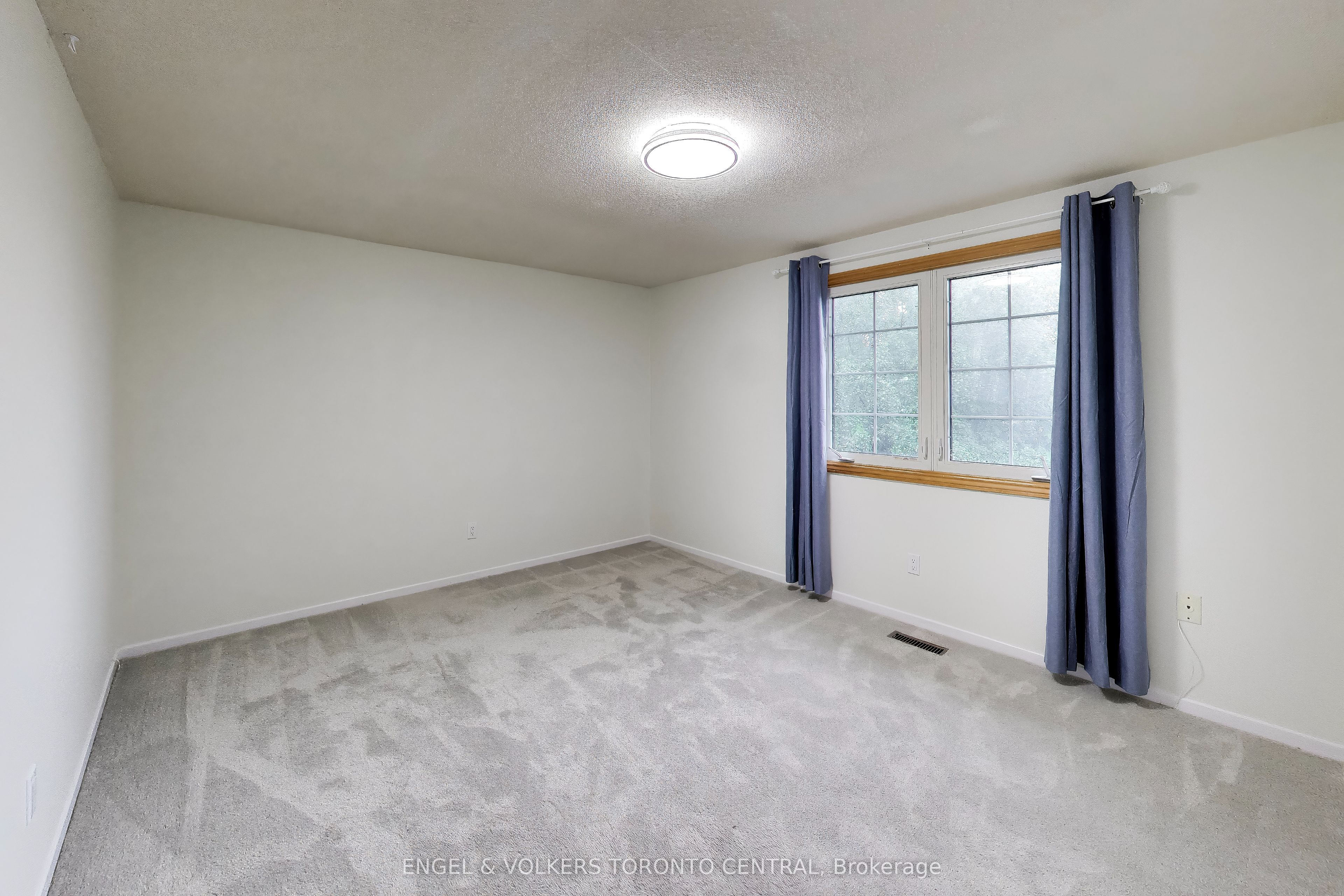 68 Hawley Crescent Property Photo 11