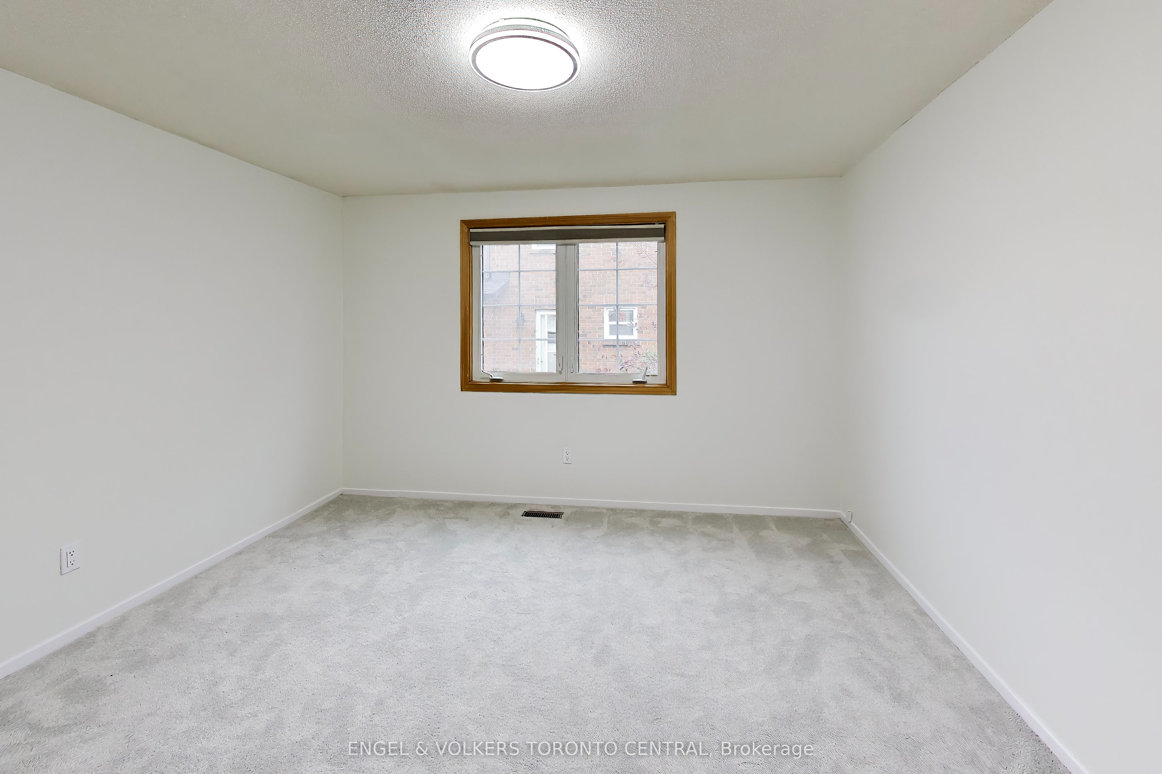 68 Hawley Crescent Property Photo 12