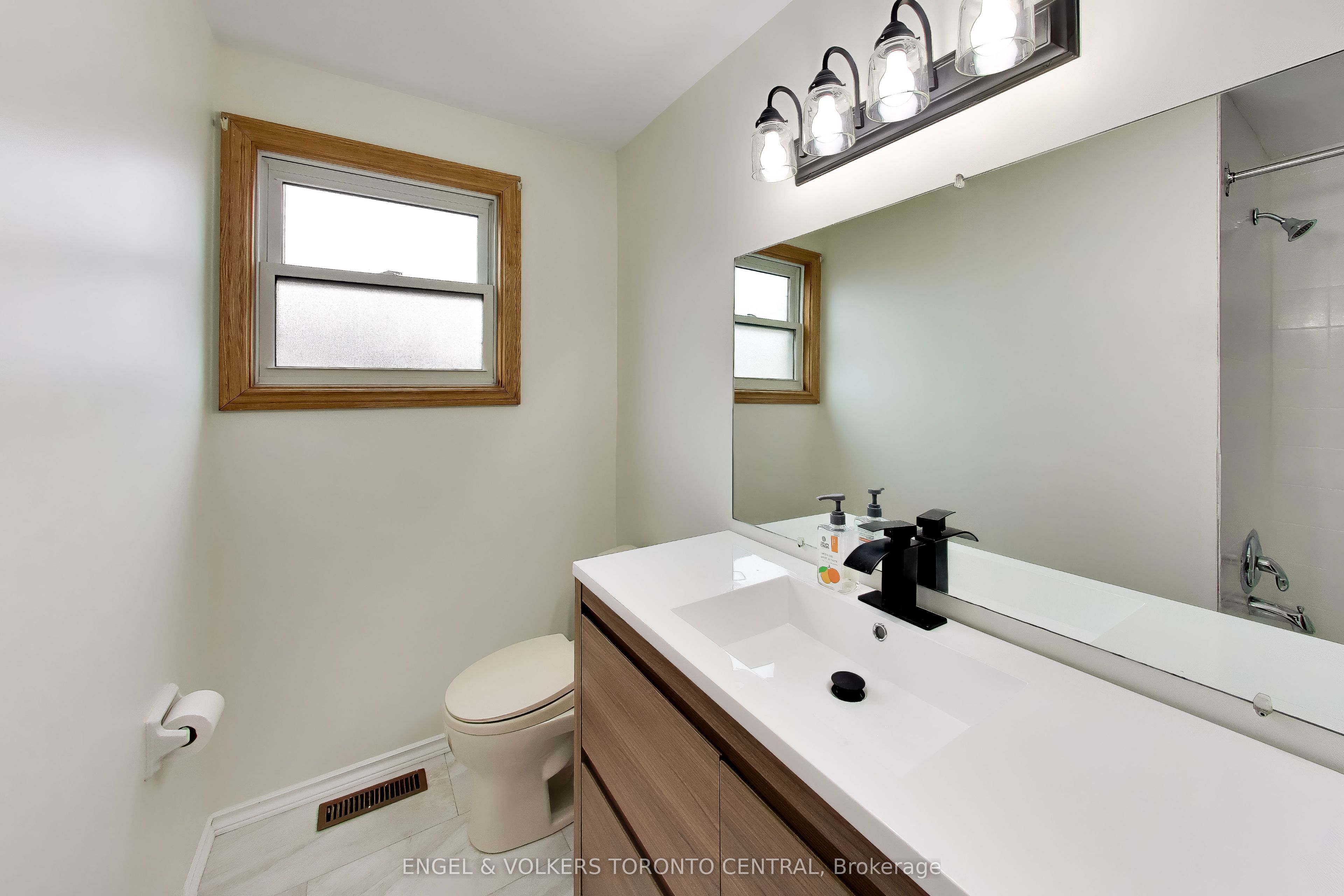 68 Hawley Crescent Property Photo 13