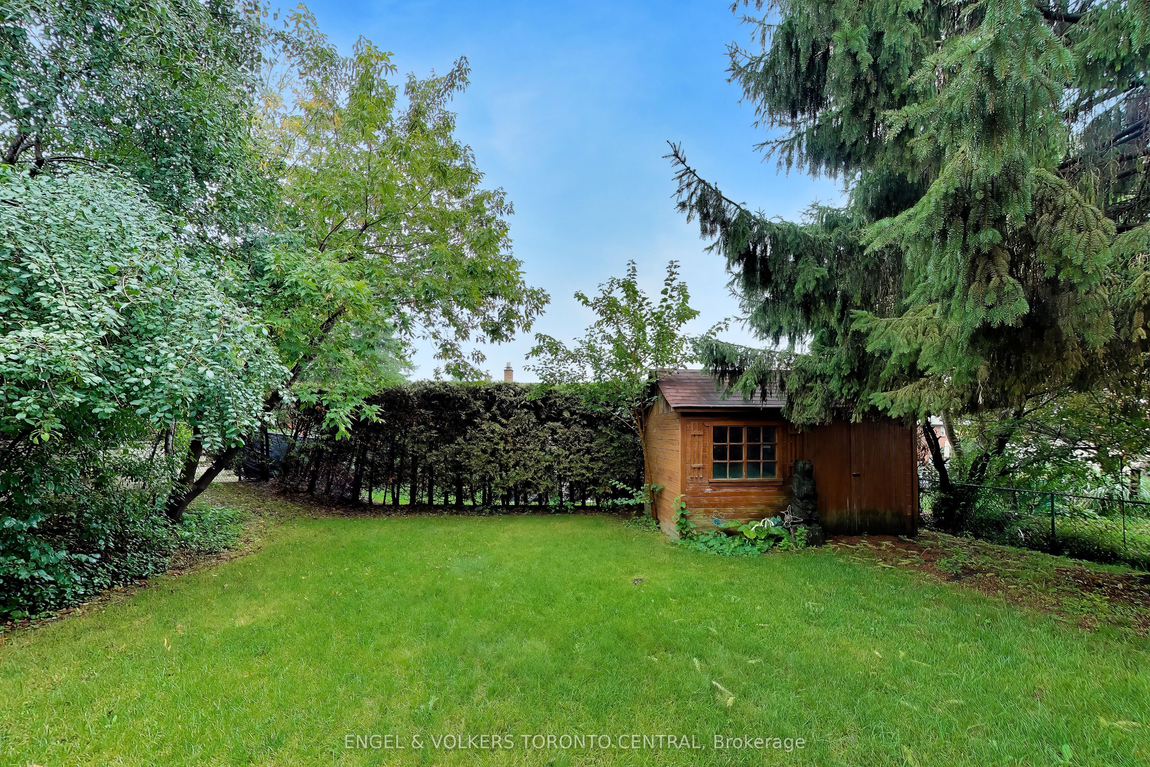 68 Hawley Crescent Property Photo 16