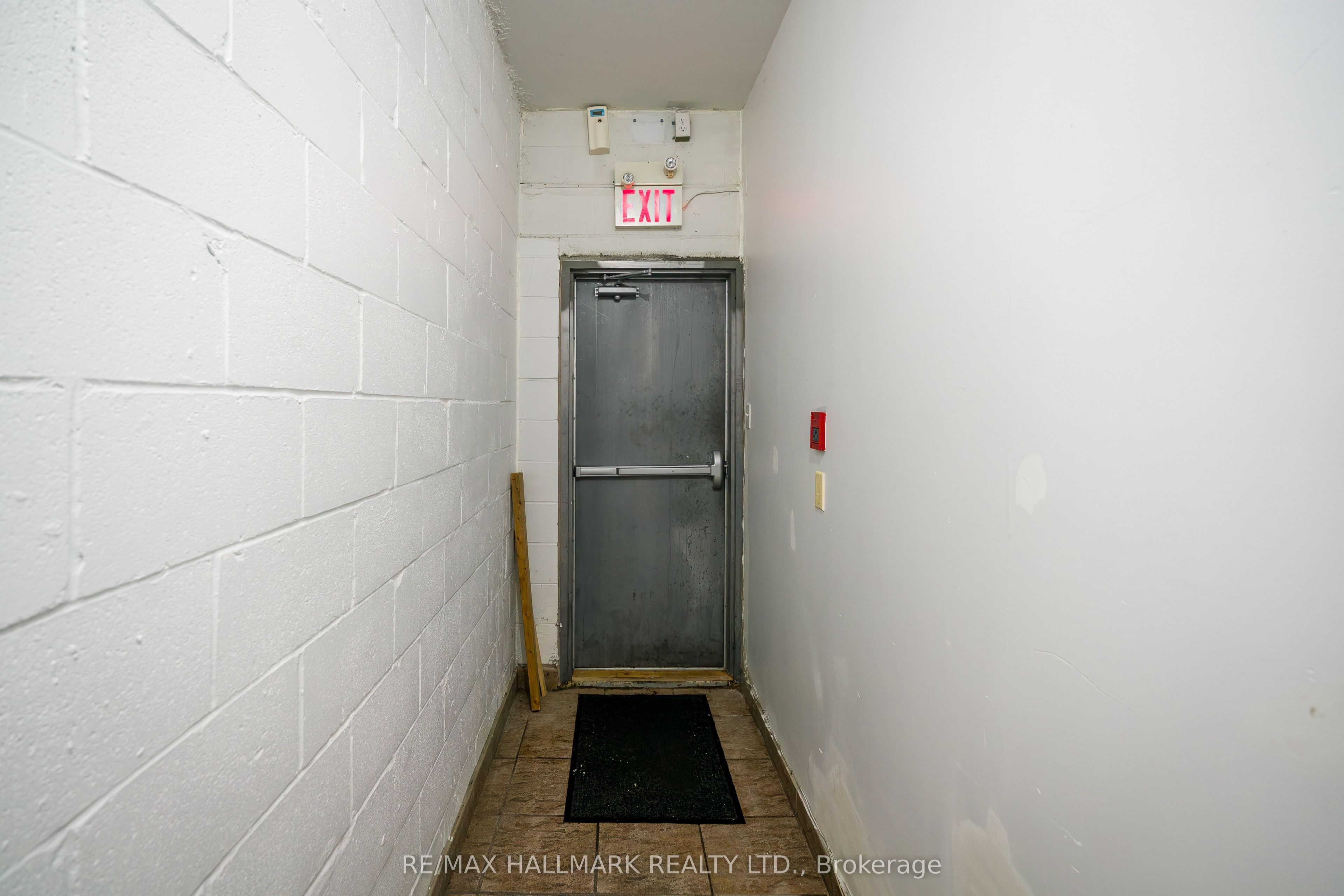 2424 Danforth Avenue Property Photo 12