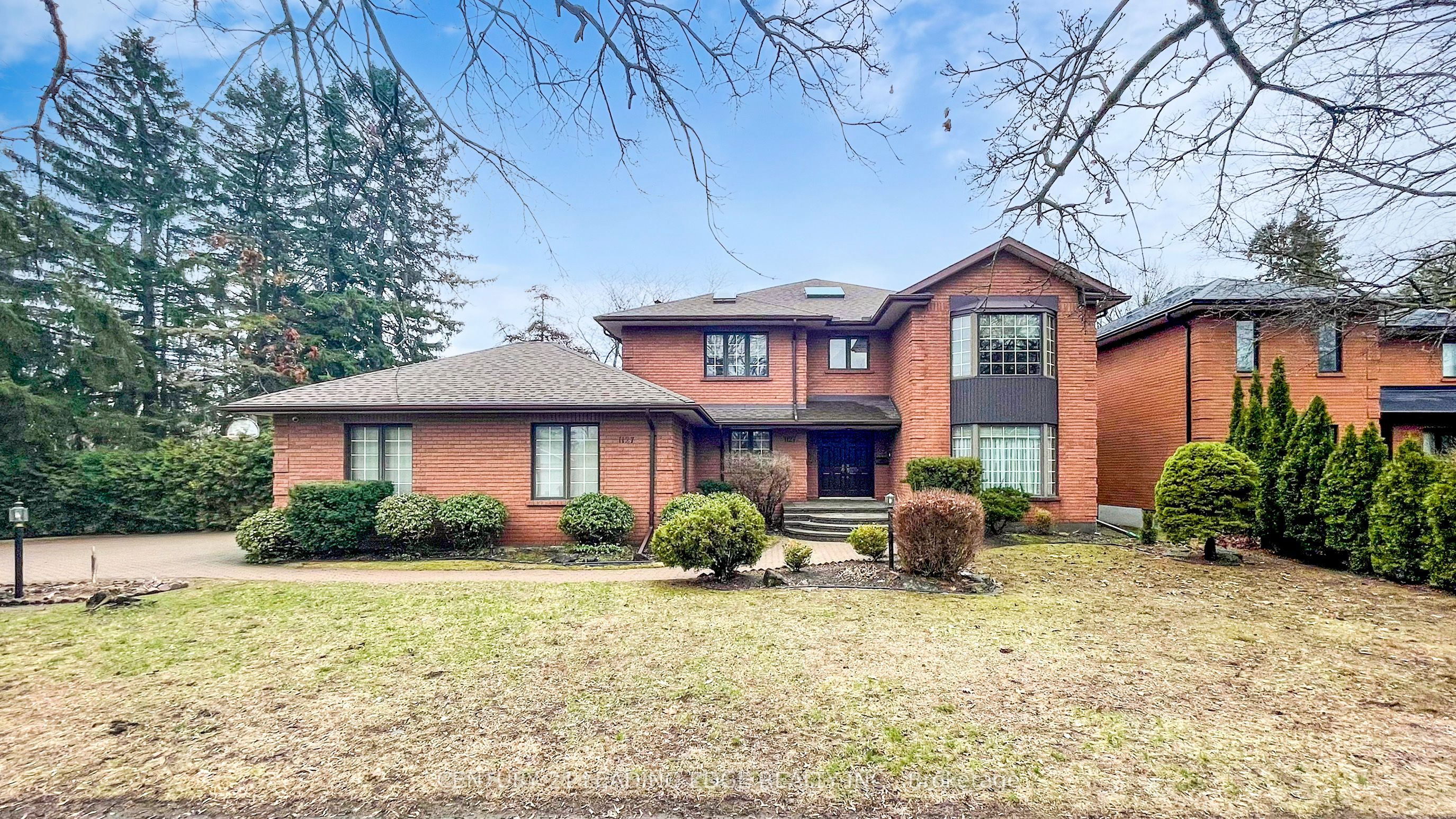 1127 Oshawa Boulevard N Property Photo 3