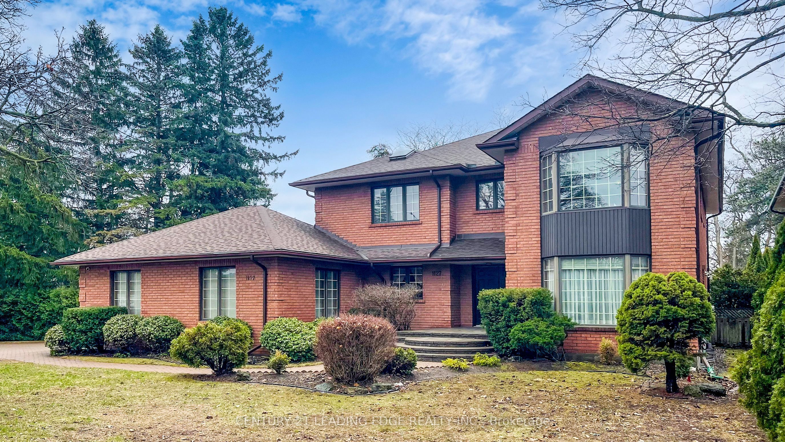1127 Oshawa Boulevard N Property Photo 4