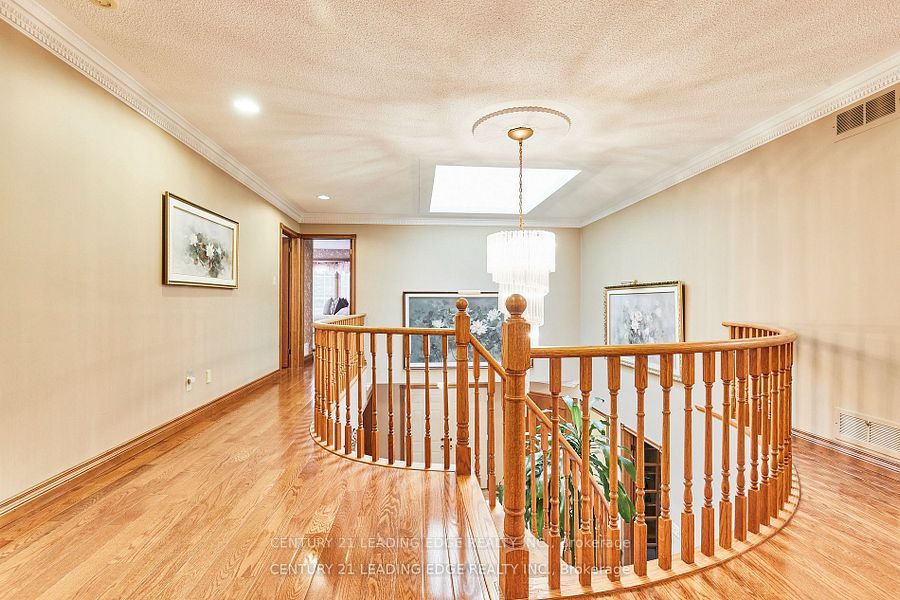 1127 Oshawa Boulevard N Property Photo 6
