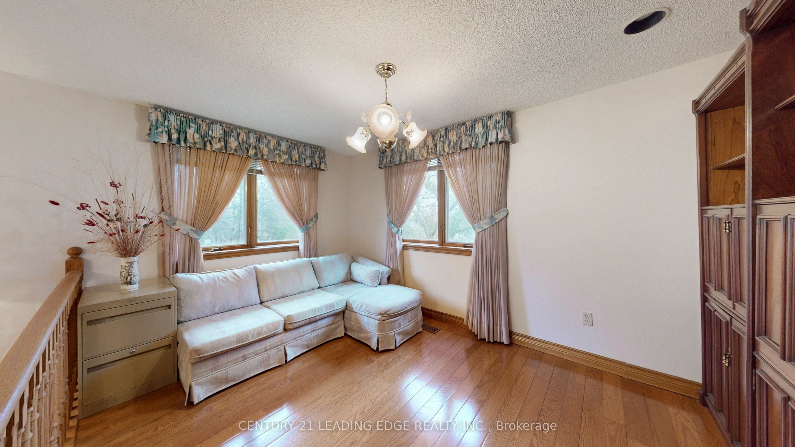 1127 Oshawa Boulevard N Property Photo 25