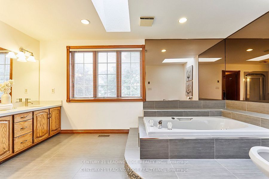 1127 Oshawa Boulevard N Property Photo 26
