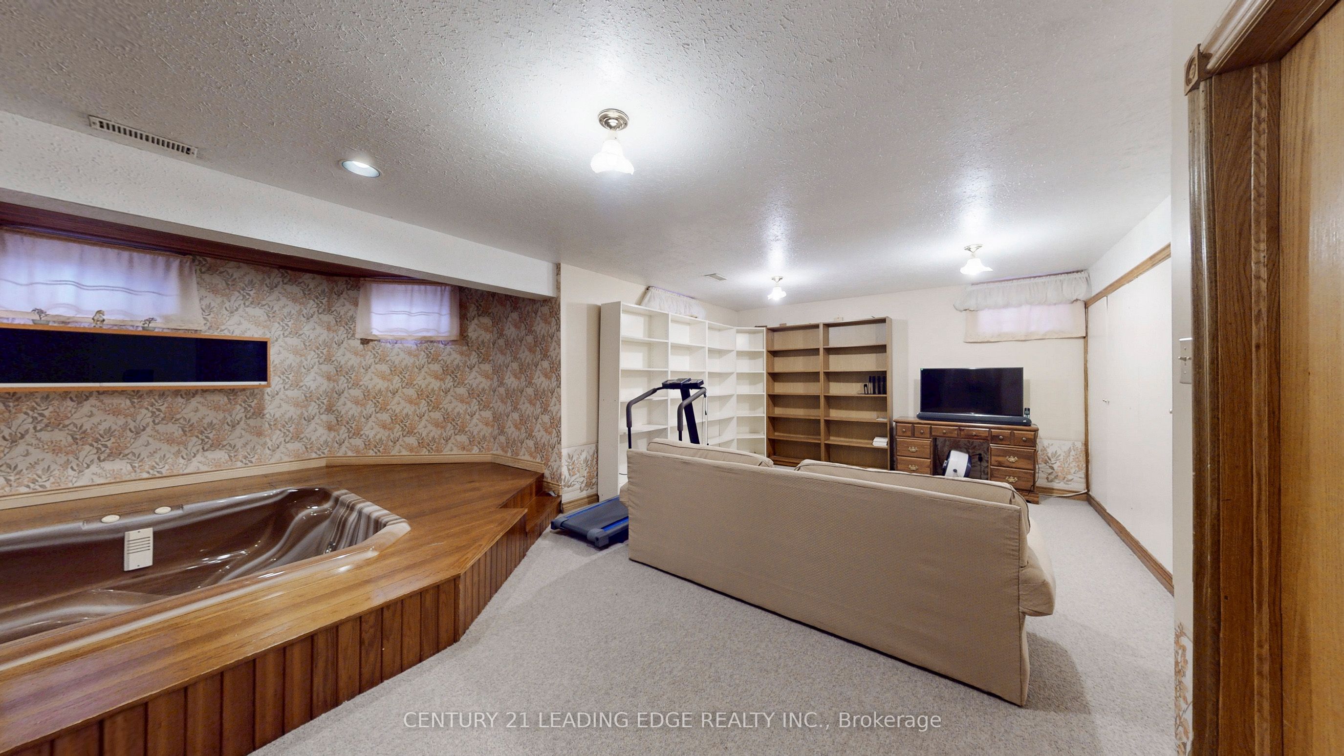 1127 Oshawa Boulevard N Property Photo 36