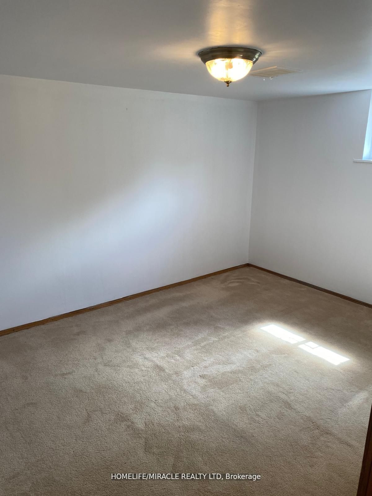 31 Kilgreggan Crescent Property Photo 4