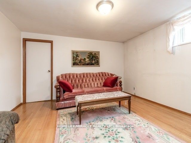 31 Kilgreggan Crescent Property Photo 5