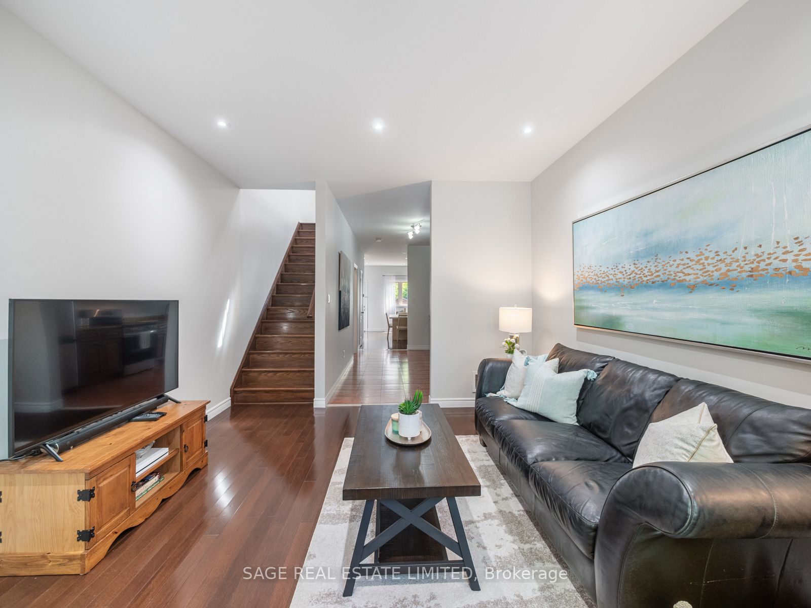 251a Chisholm Avenue Property Photo 4