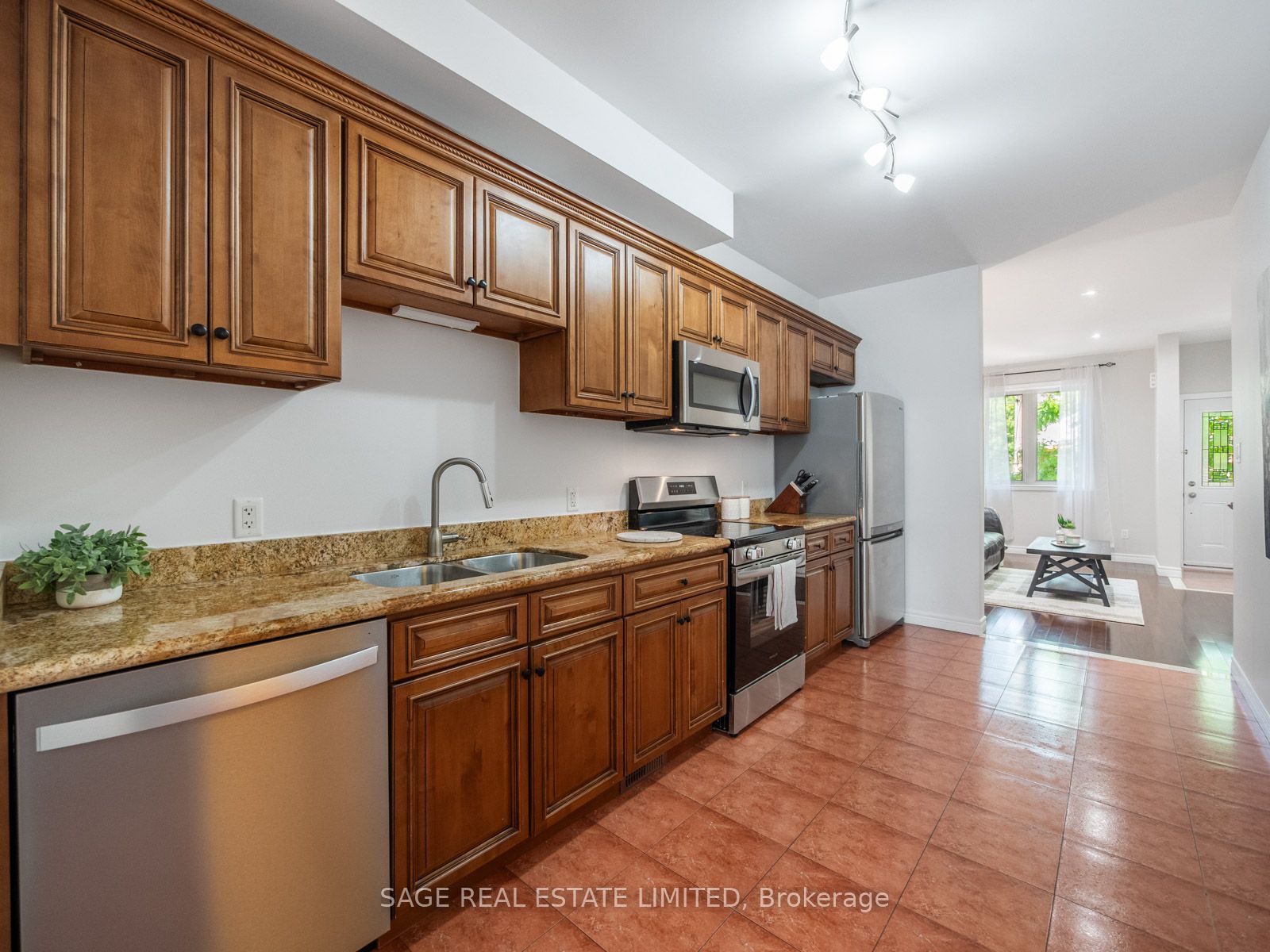 251a Chisholm Avenue Property Photo 6