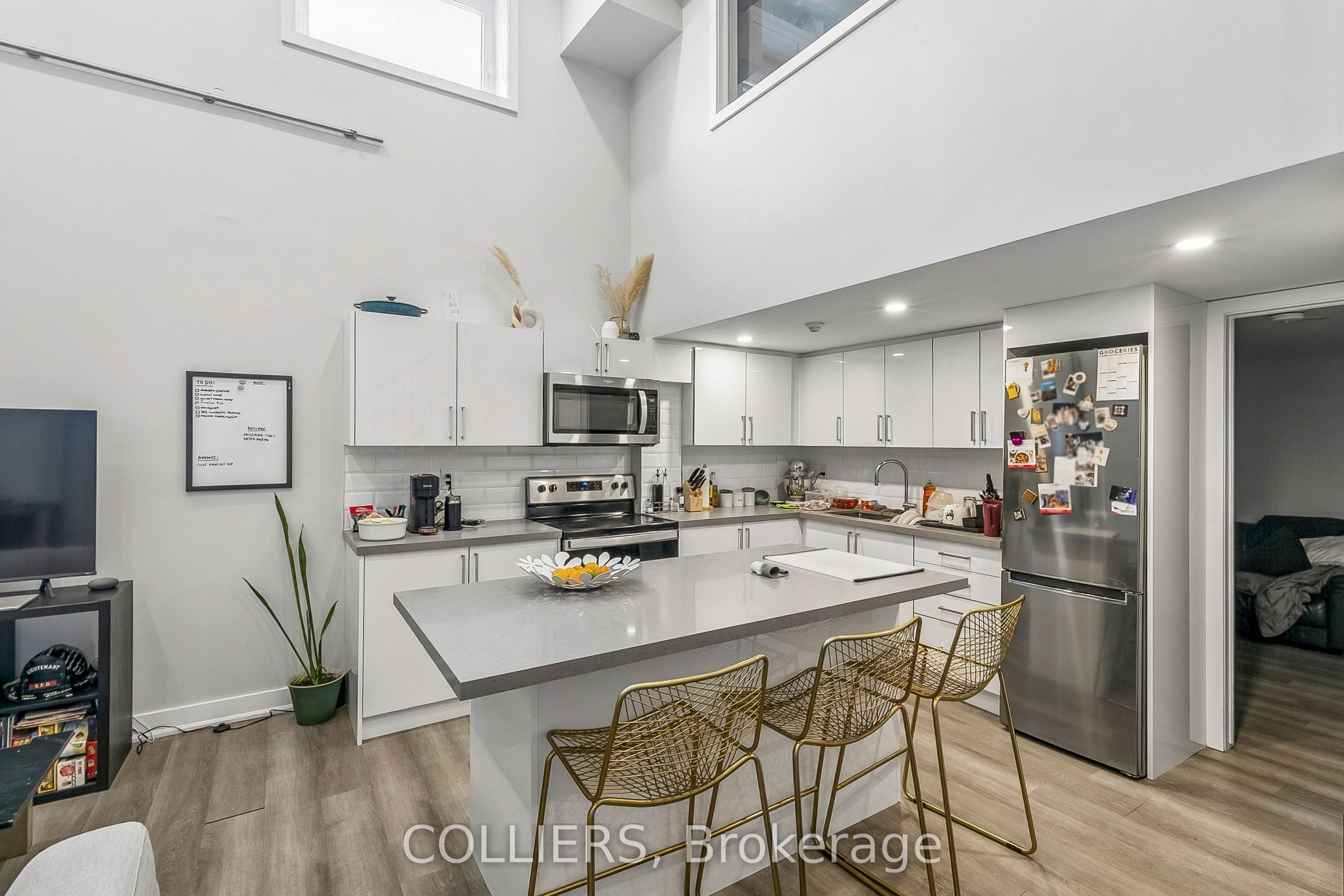 728 Queen Street E Property Photo 3