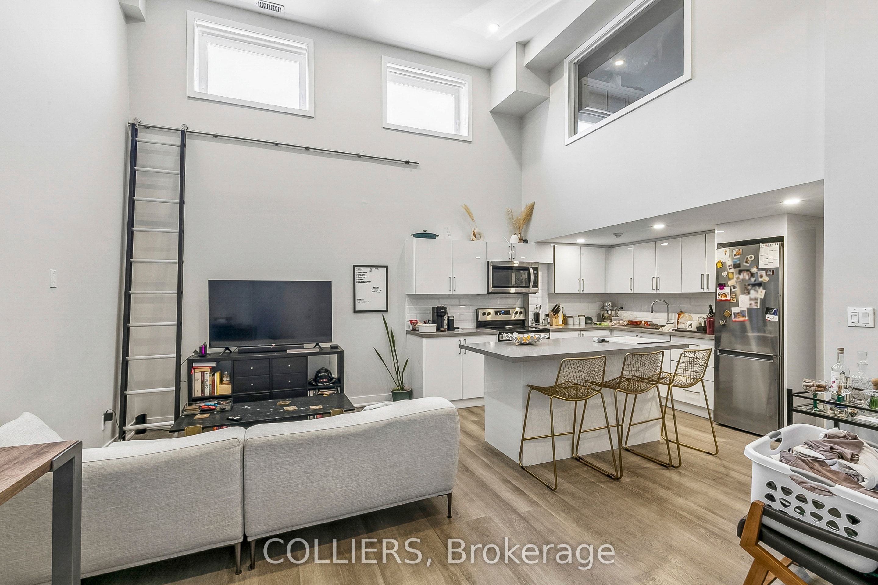 728 Queen Street E Property Photo 5