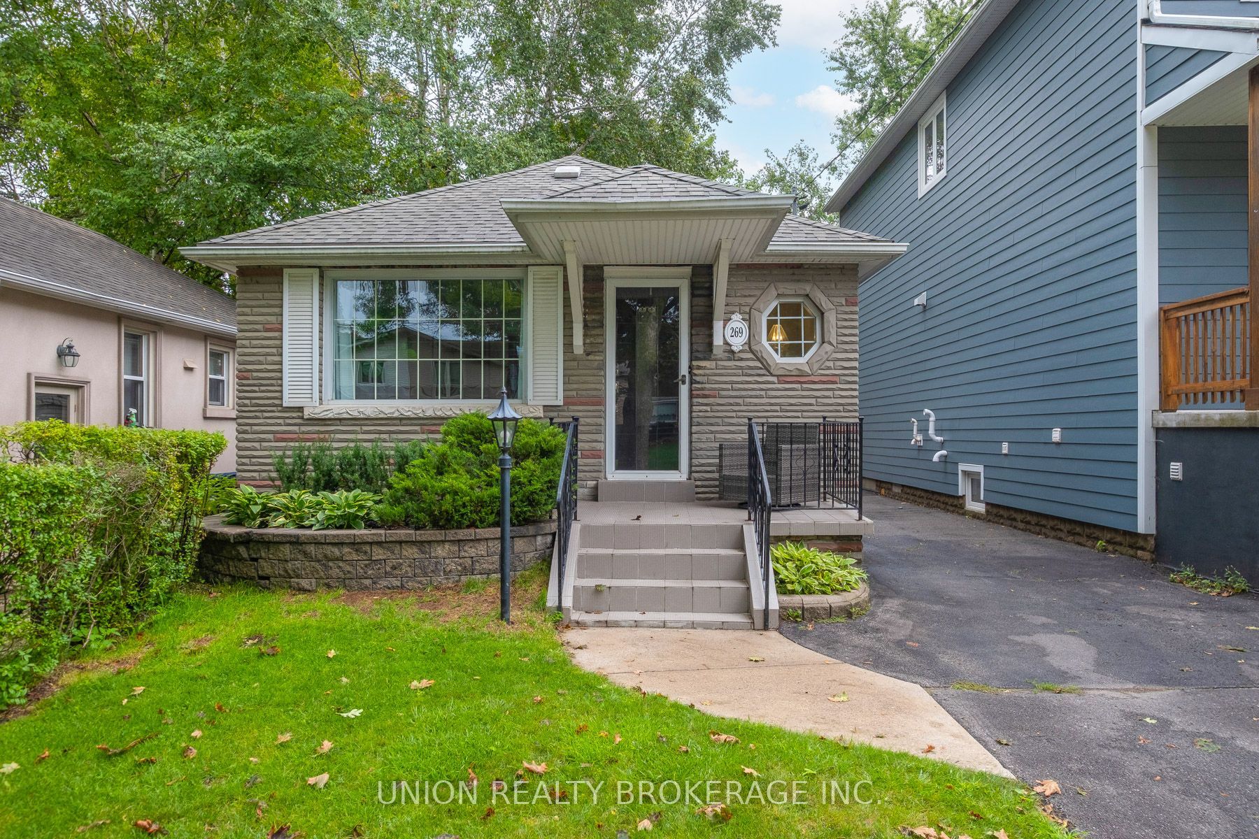 269 Warden Avenue