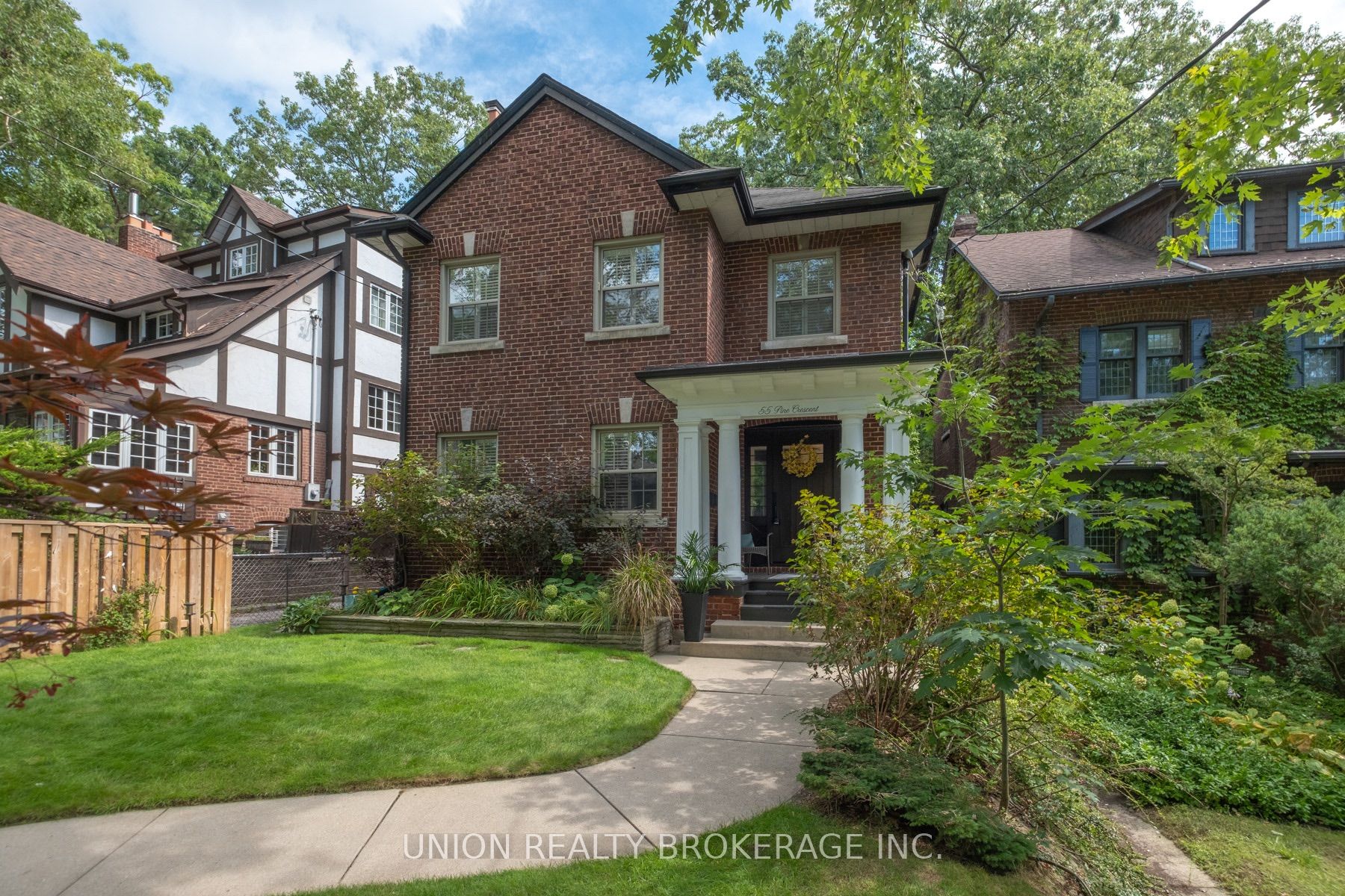 55 Pine Crescent