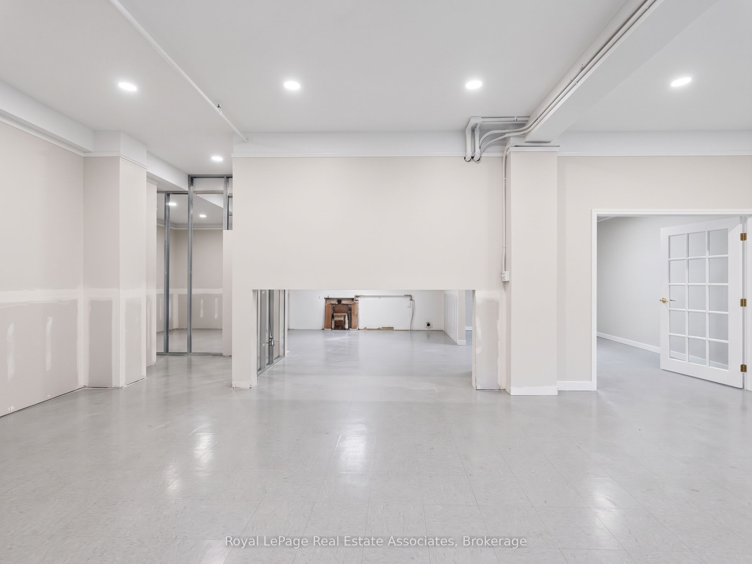 1597 Queen Street E 1 Property Photo 10
