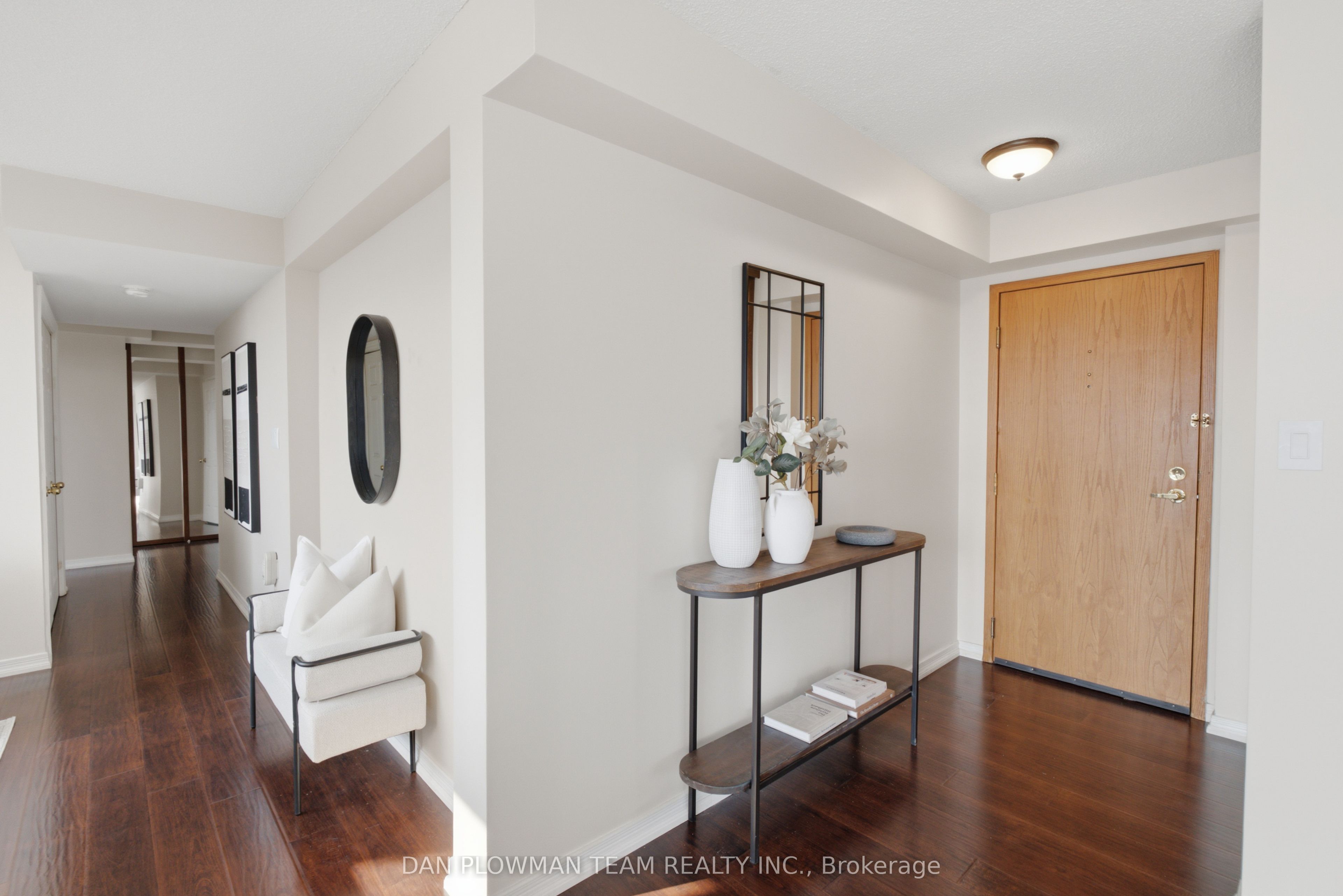 80 Athol Street E 702 Property Photo 2