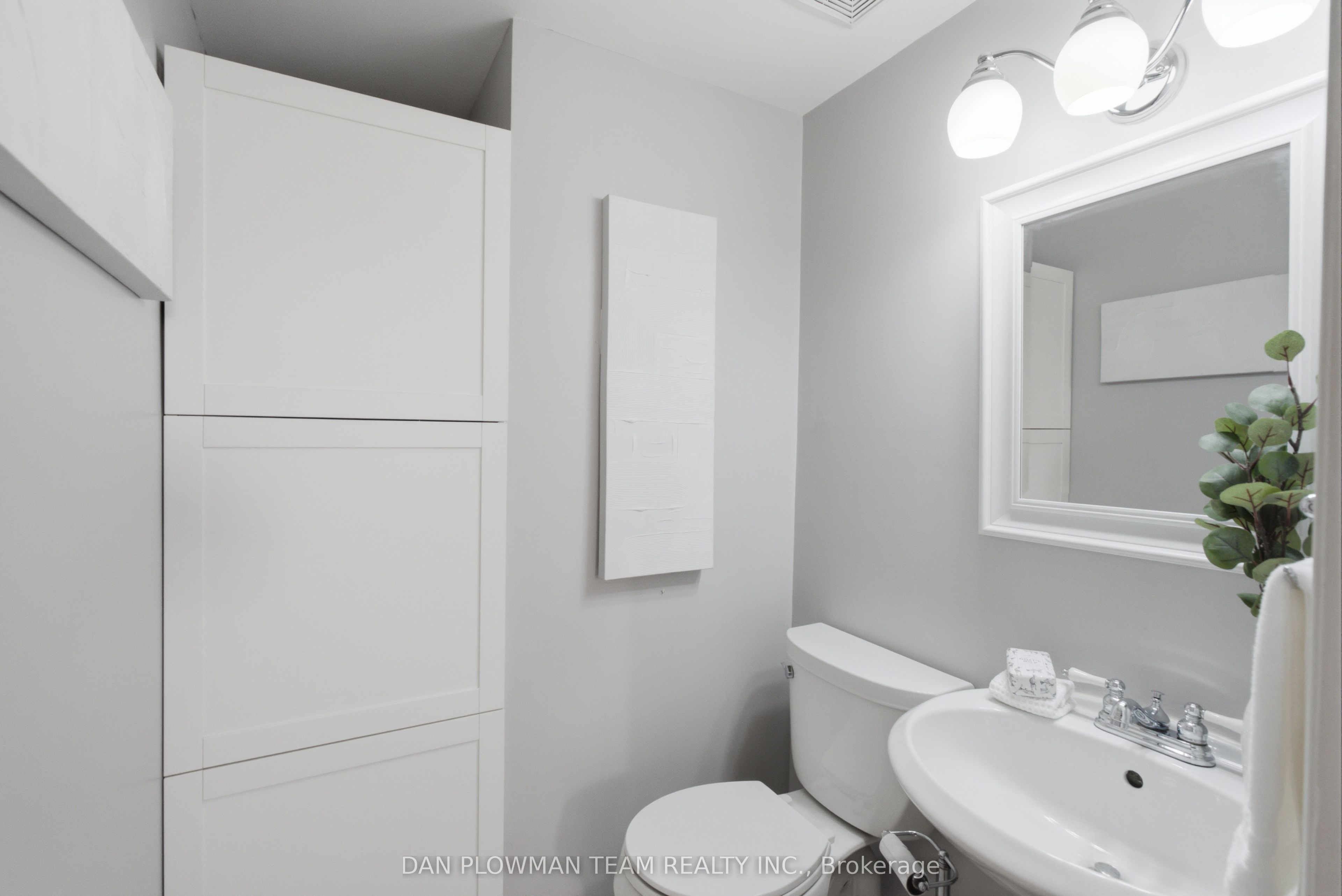 80 Athol Street E 702 Property Photo 25