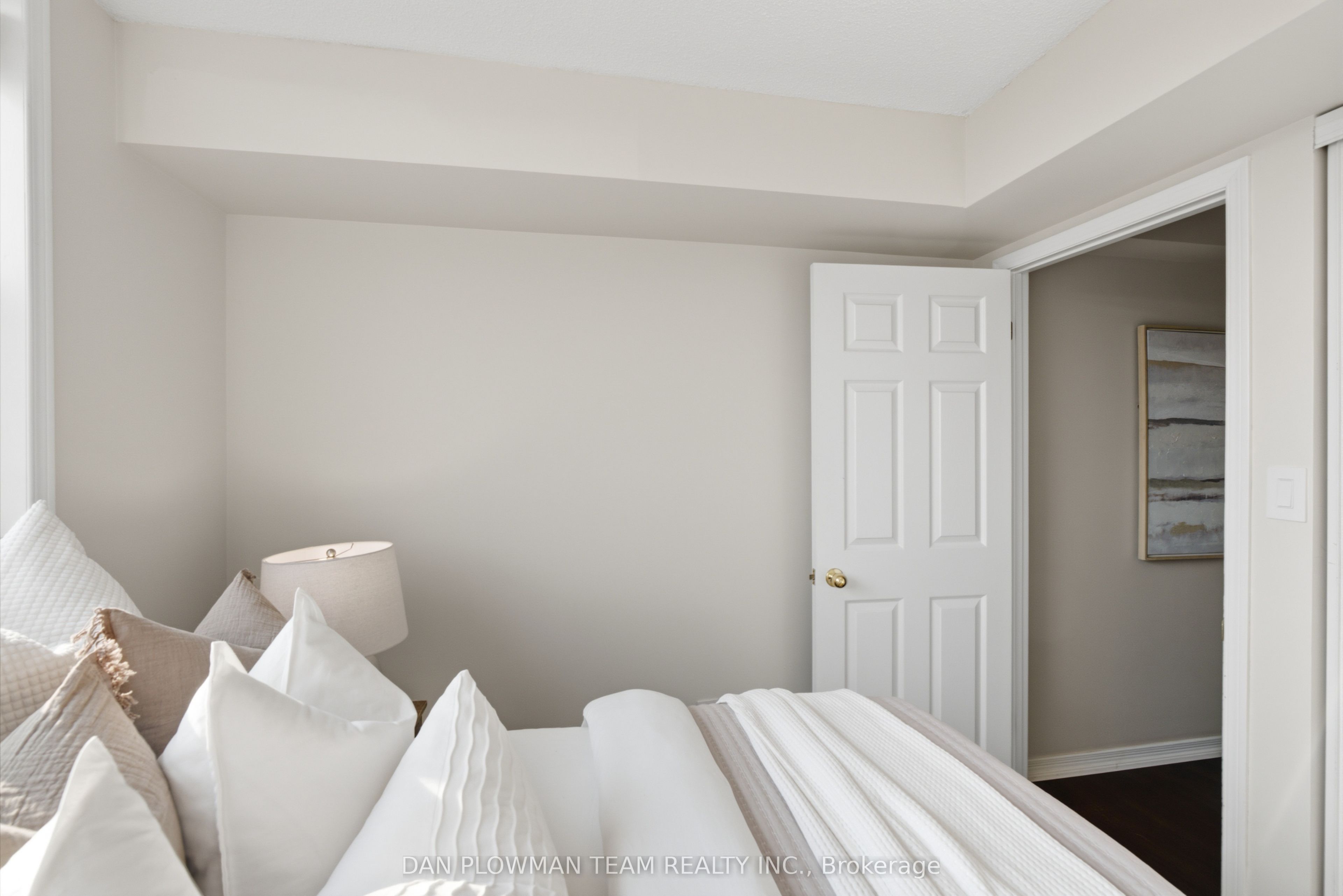 80 Athol Street E 702 Property Photo 32