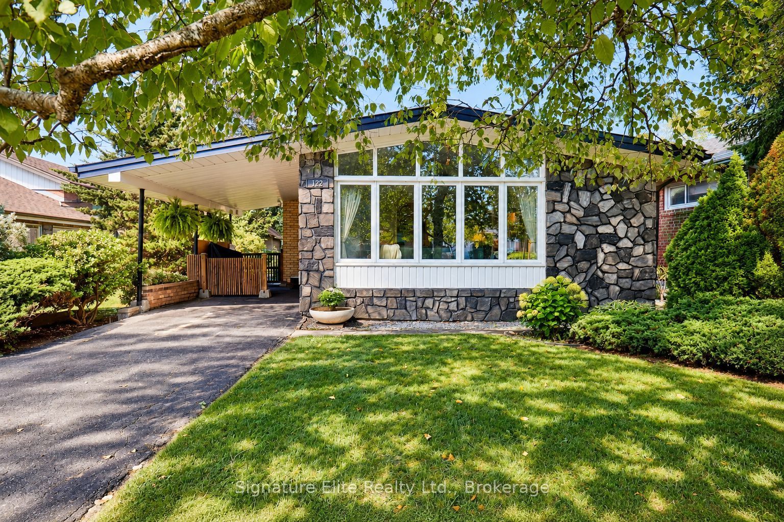 122 Haileybury Drive Property Photo 3