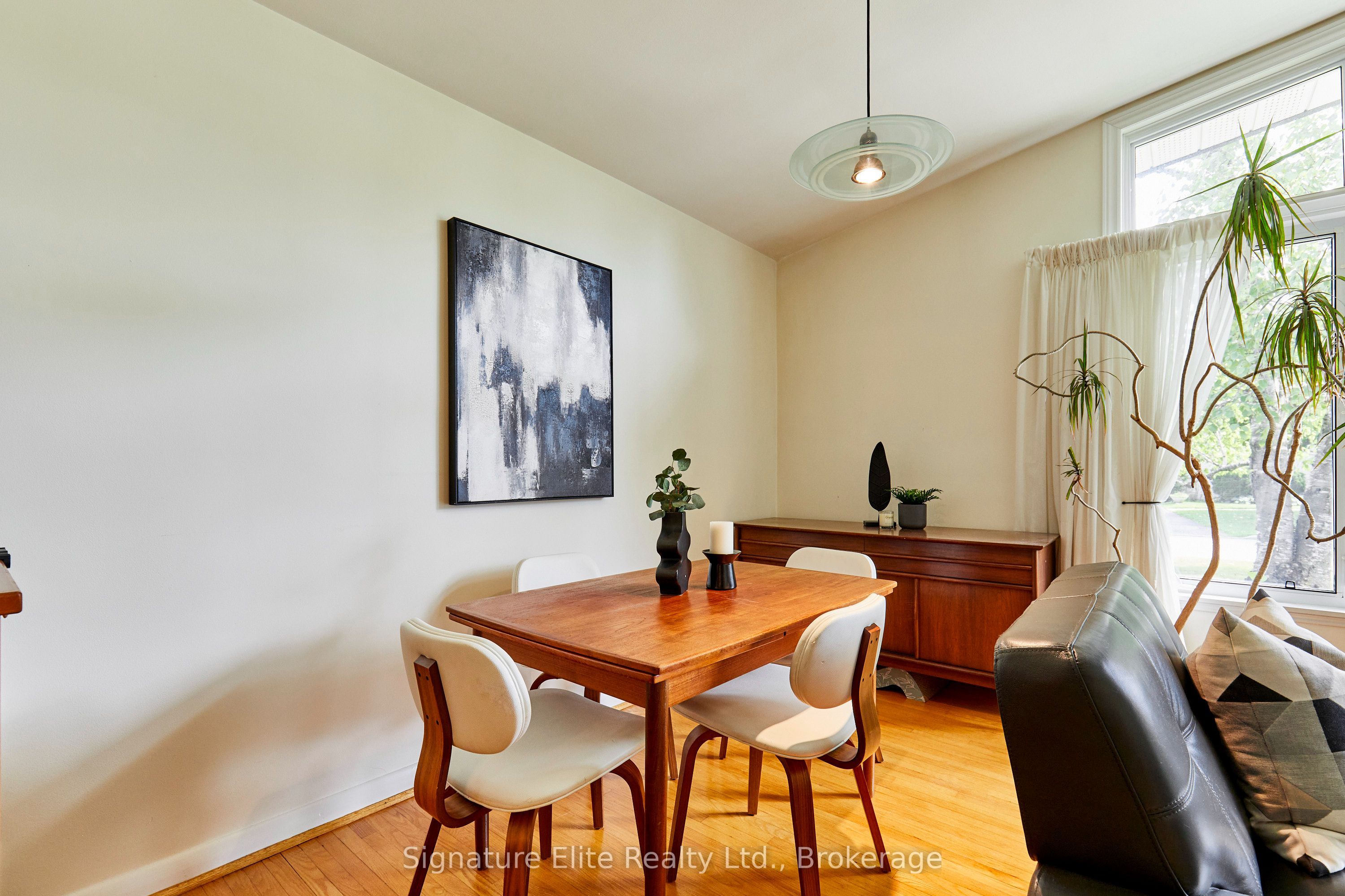 122 Haileybury Drive Property Photo 6