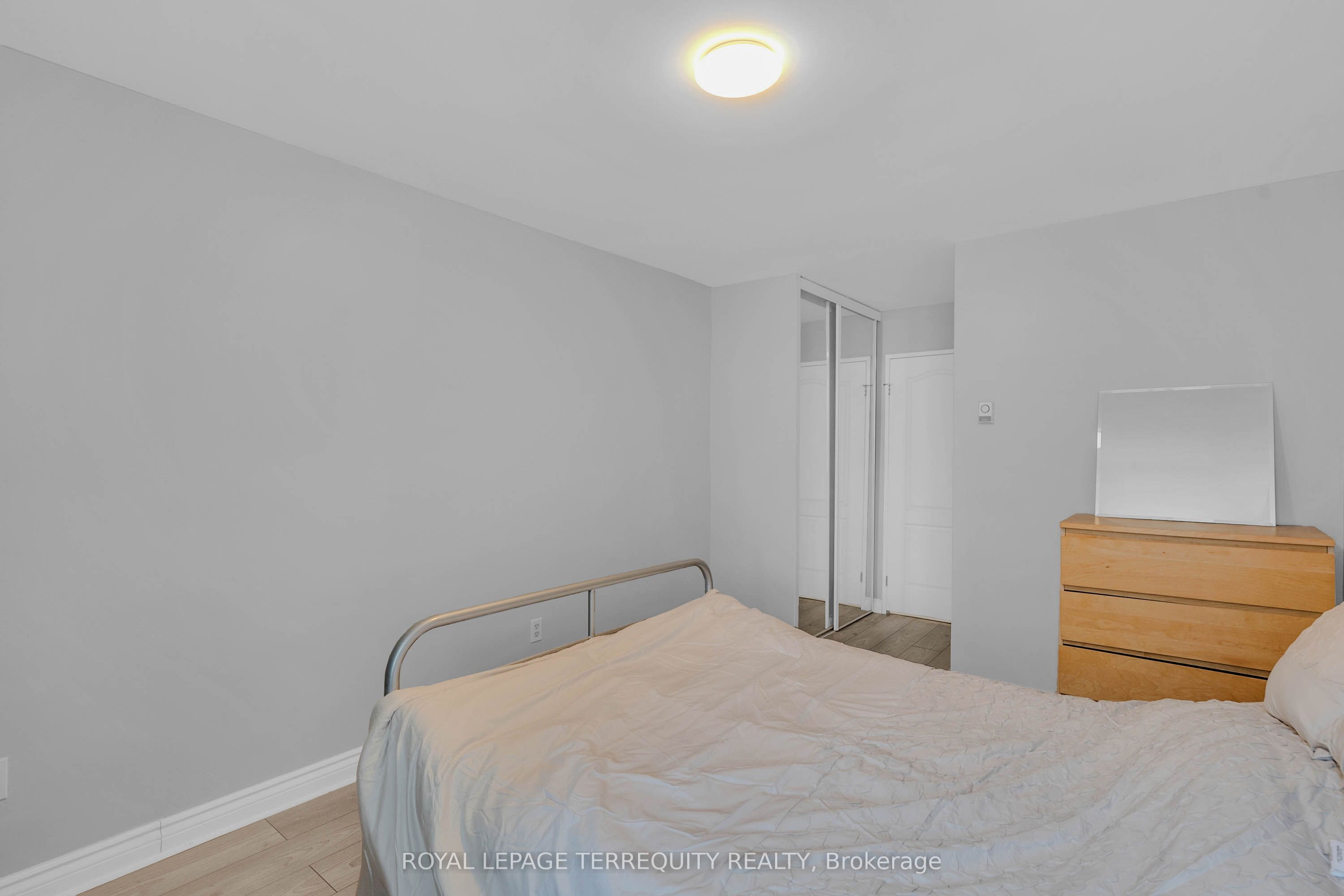 1 Massey Square 1703 Property Photo 22