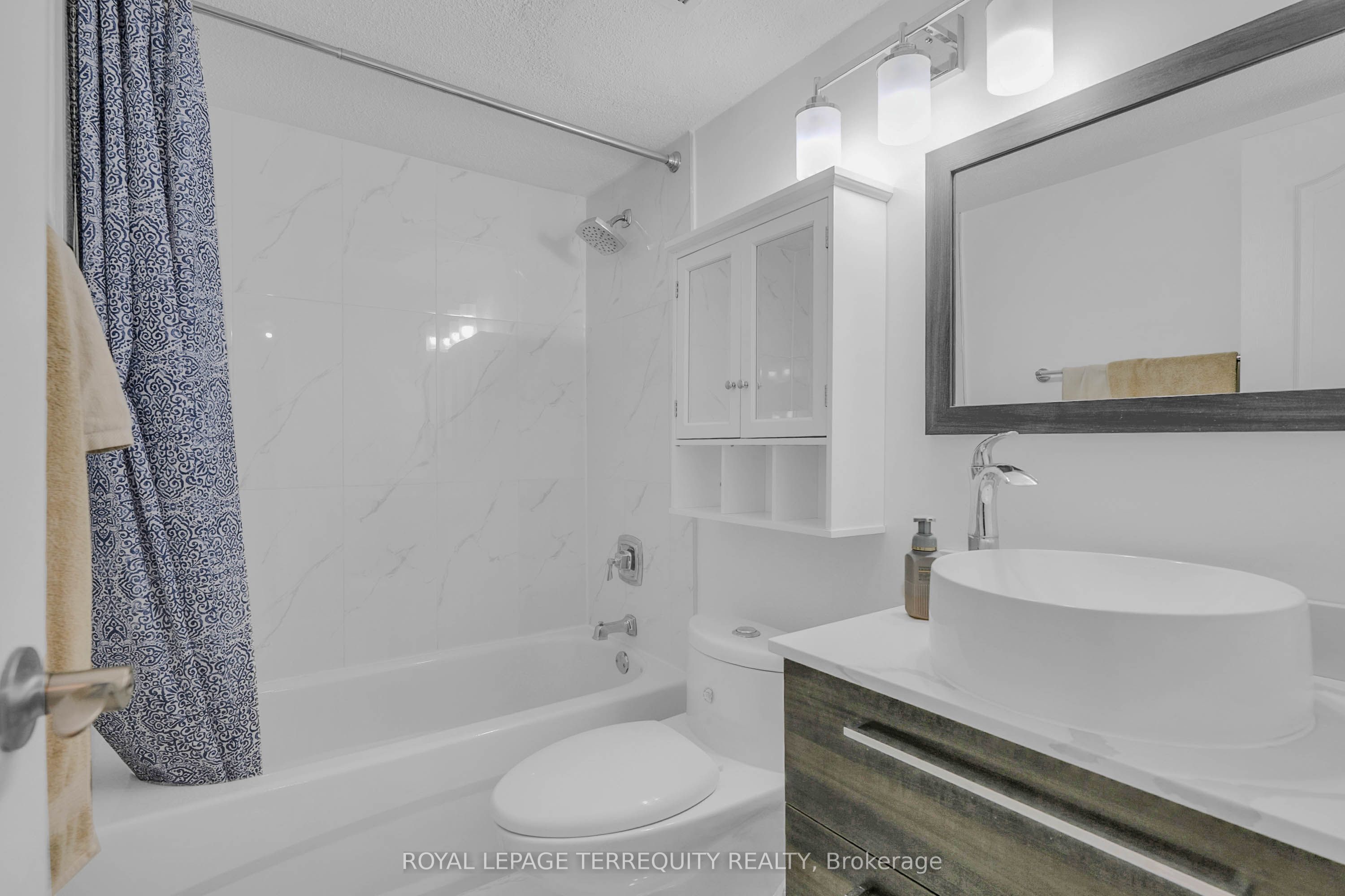 1 Massey Square 1703 Property Photo 24
