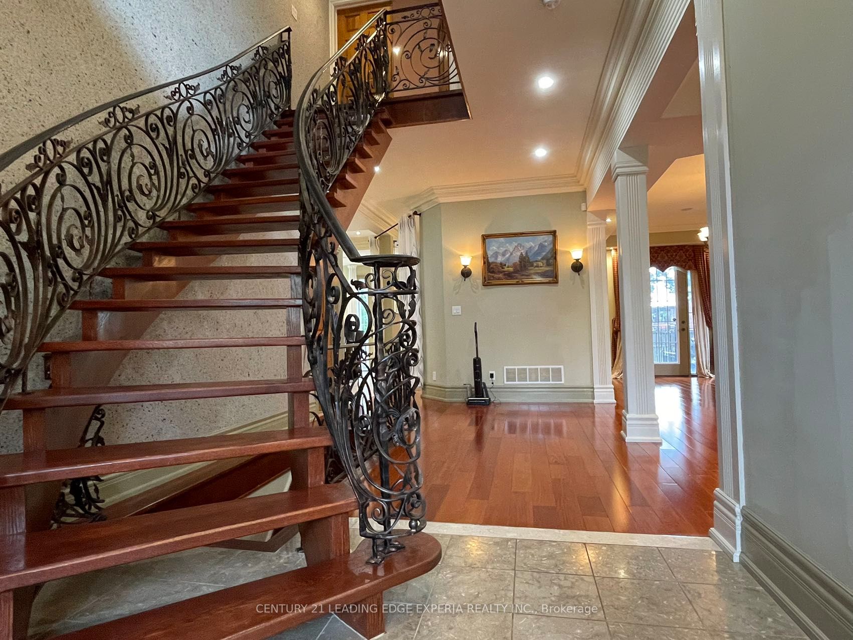 20 Grove Hill Drive W Property Photo 2