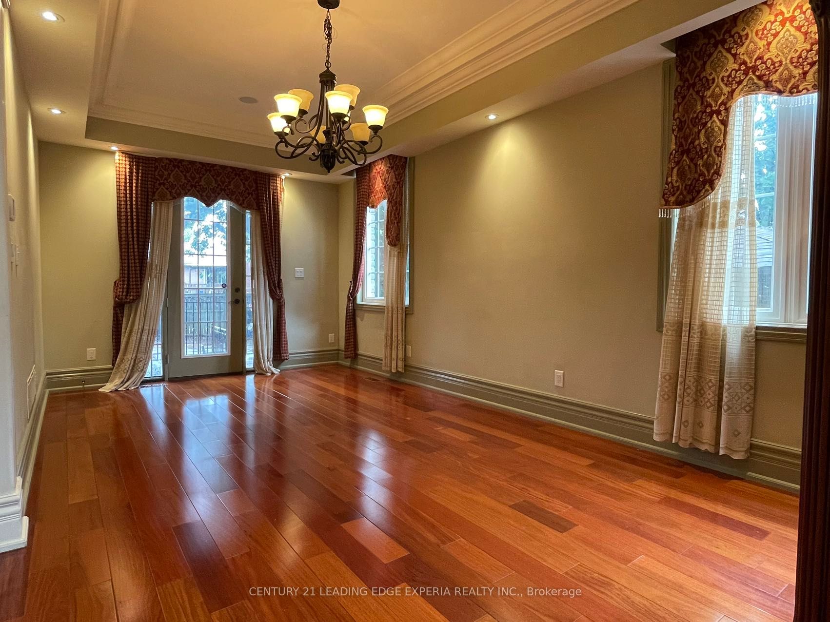 20 Grove Hill Drive W Property Photo 4