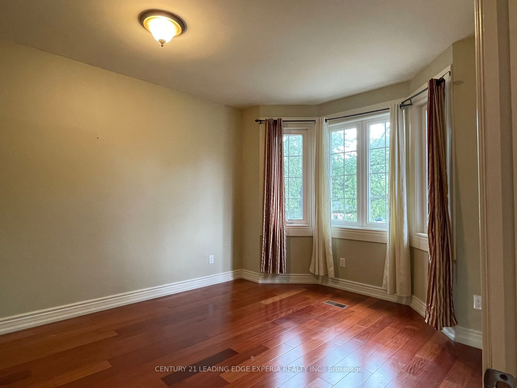 20 Grove Hill Drive W Property Photo 5