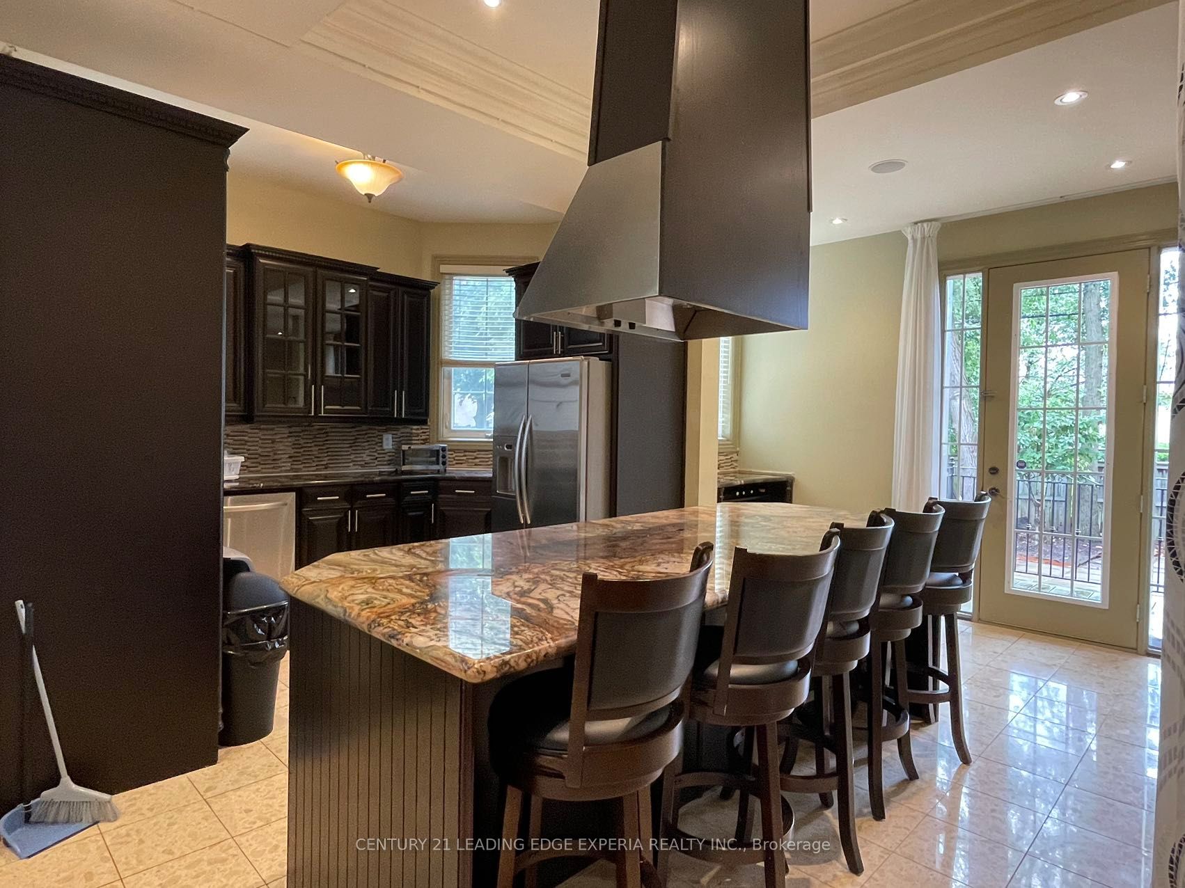 20 Grove Hill Drive W Property Photo 6