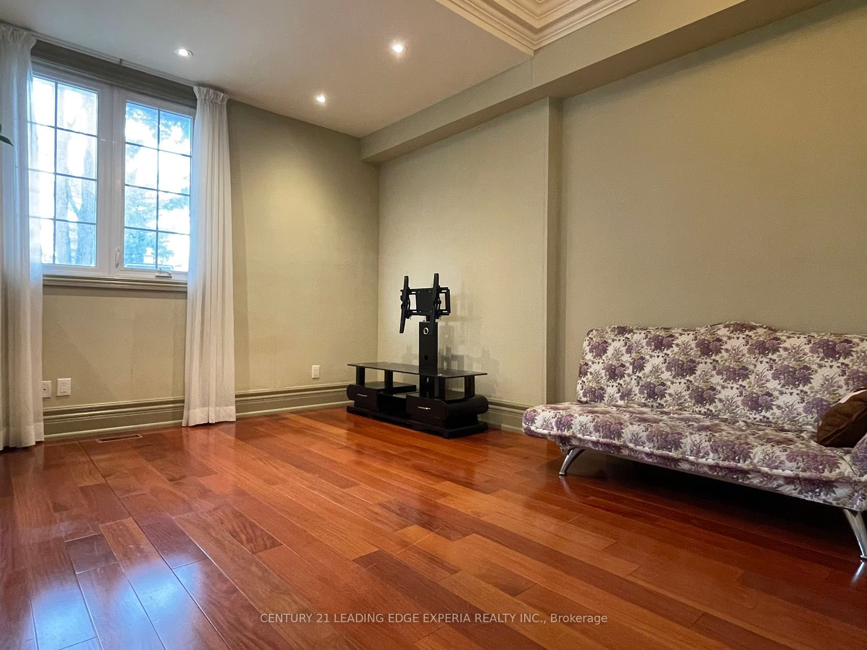 20 Grove Hill Drive W Property Photo 7