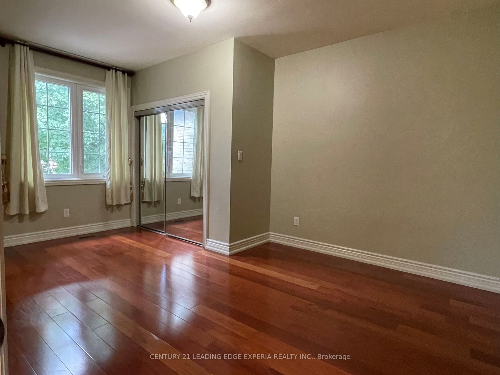 20 Grove Hill Drive W Property Photo 8