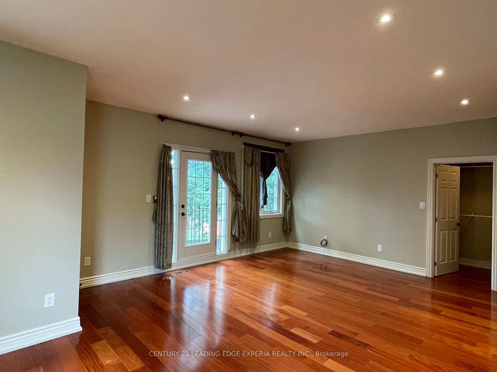 20 Grove Hill Drive W Property Photo 12