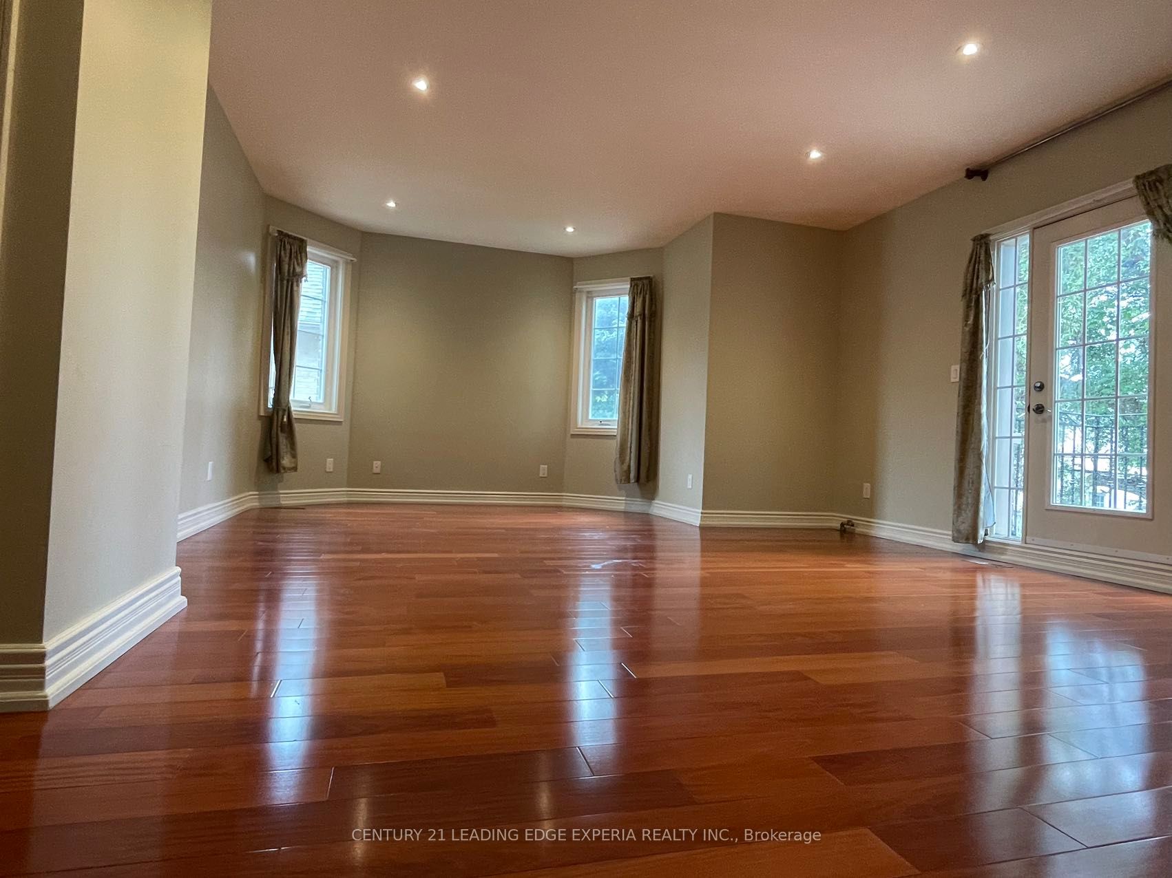20 Grove Hill Drive W Property Photo 14