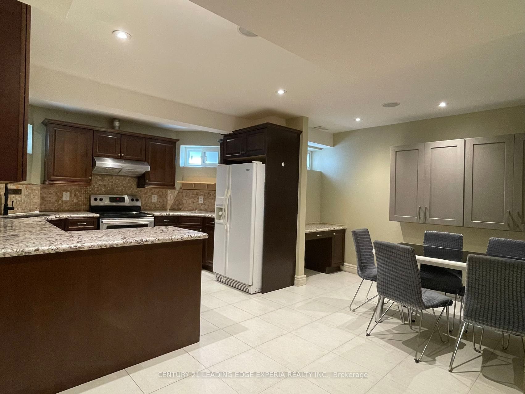 20 Grove Hill Drive W Property Photo 18