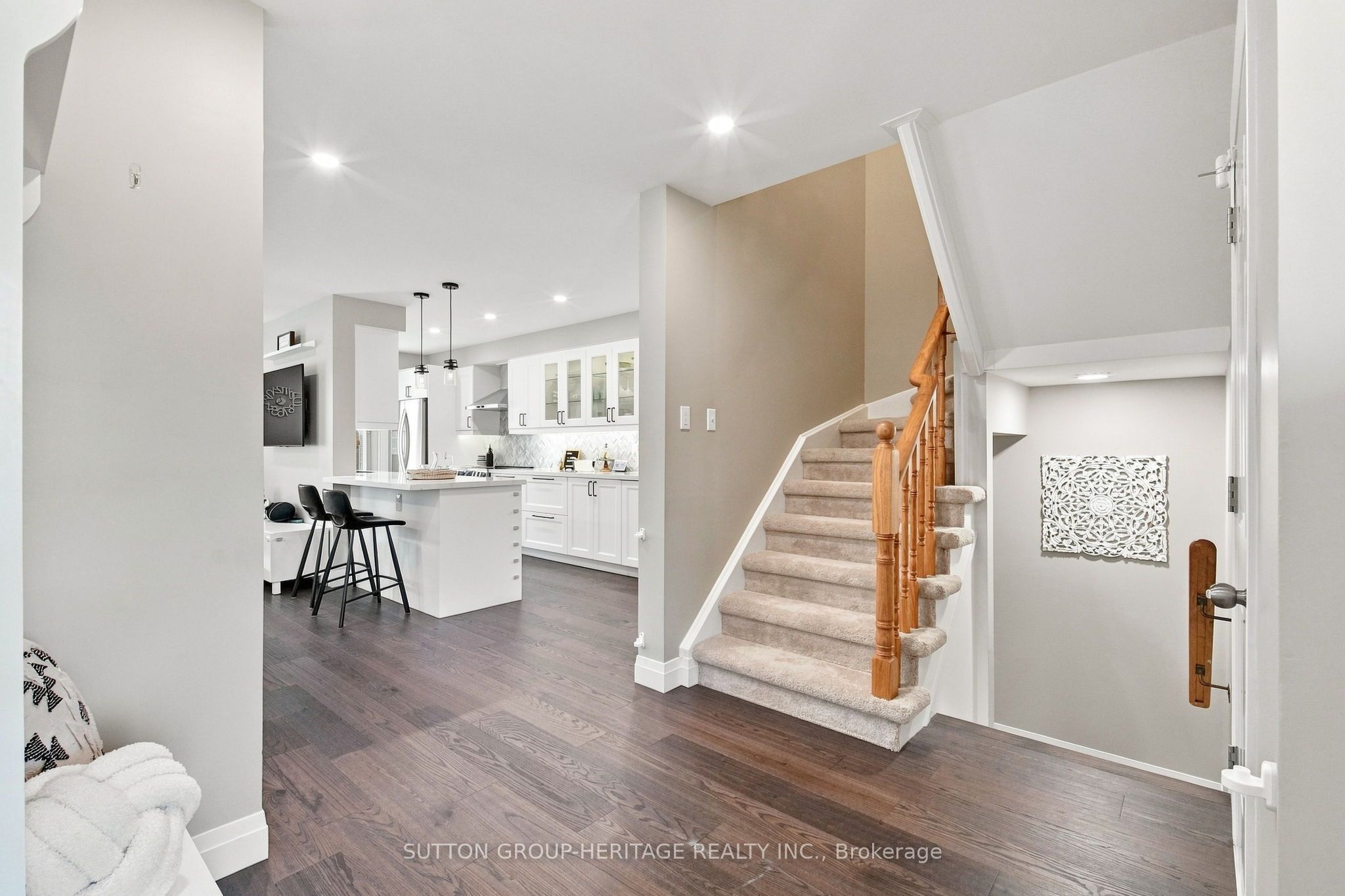 1517 Fieldgate Drive Property Photo 4