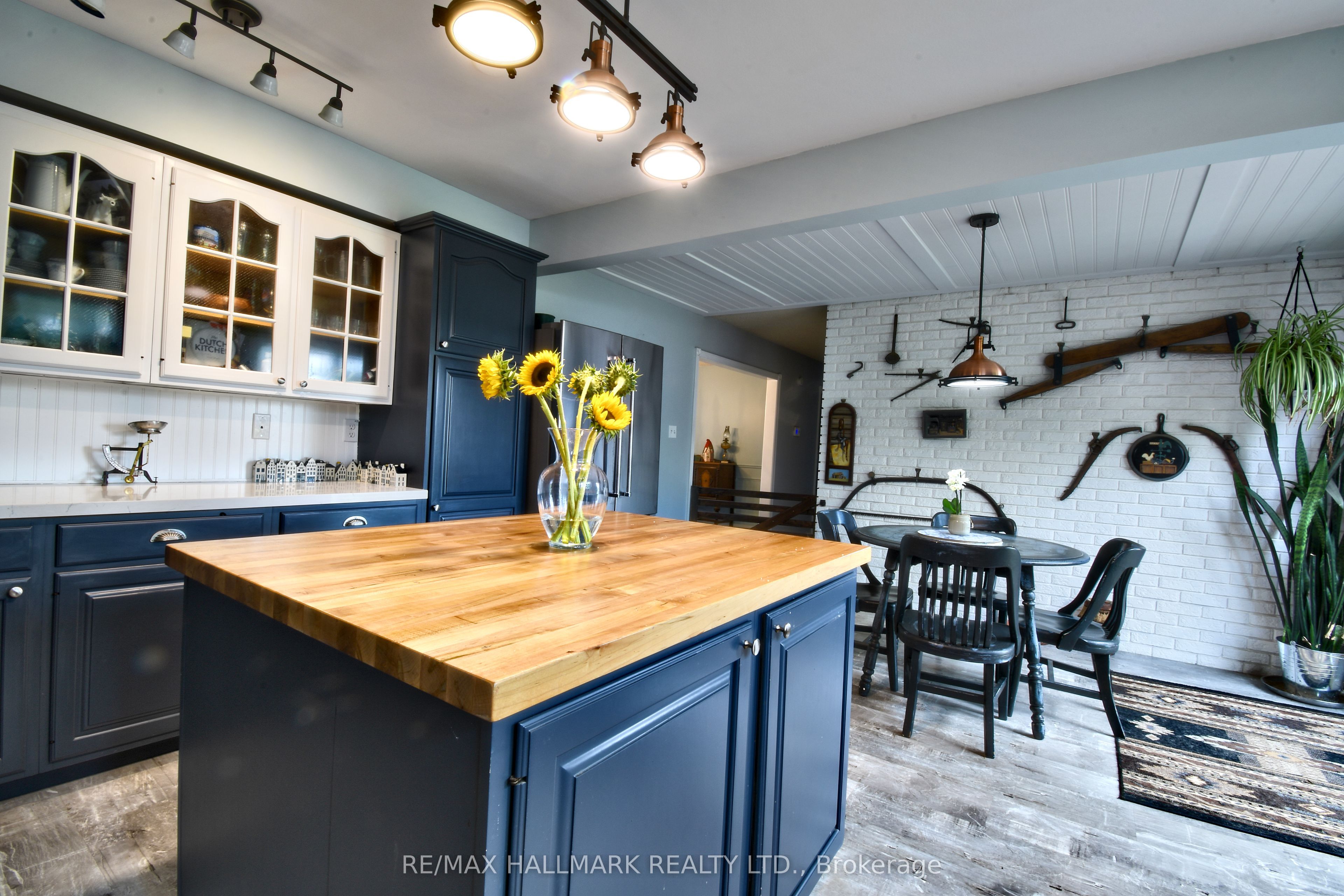 18555 Highway 12 Property Photo 6