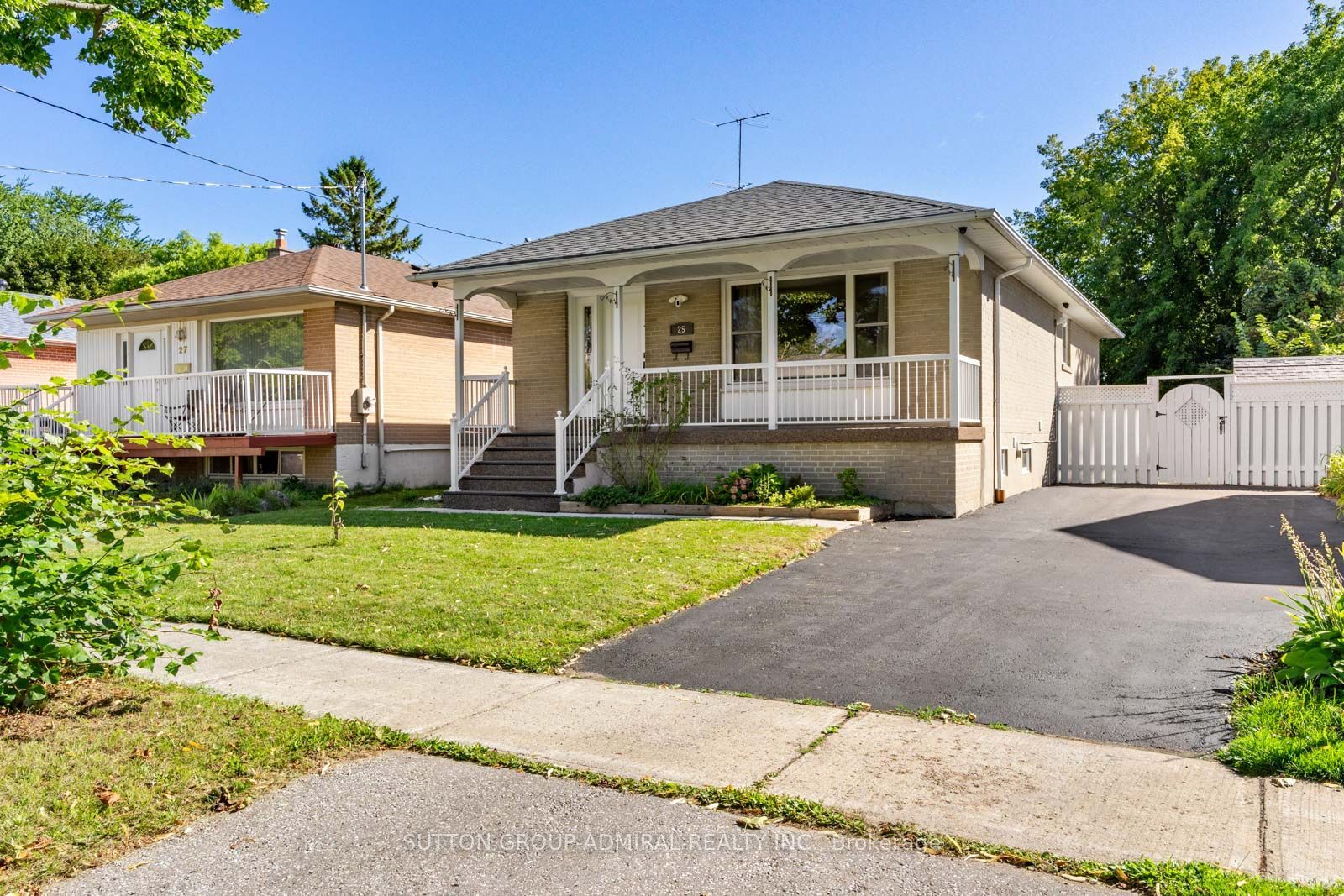 25 Rowallan Drive