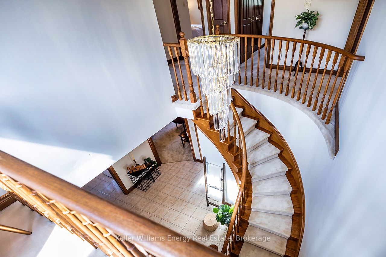 75 Waverly Street N Property Photo 1