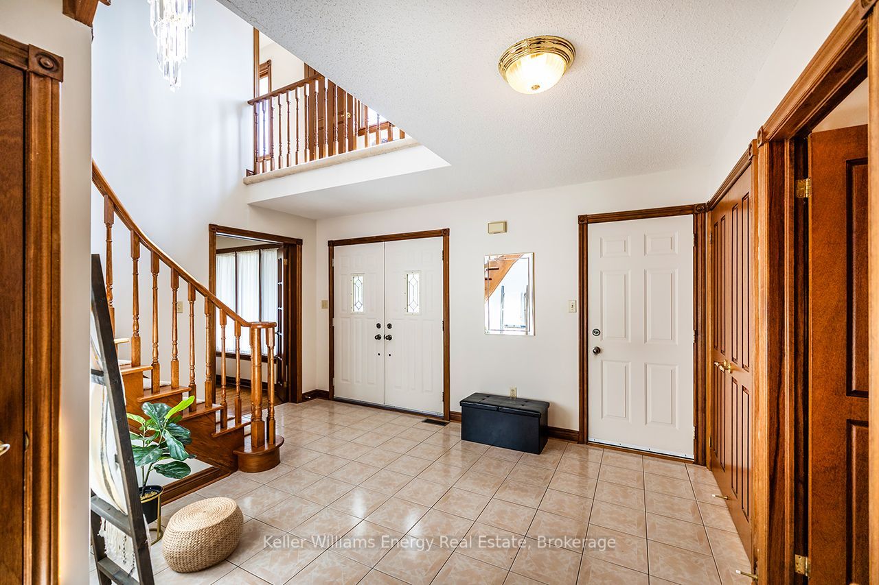 75 Waverly Street N Property Photo 6