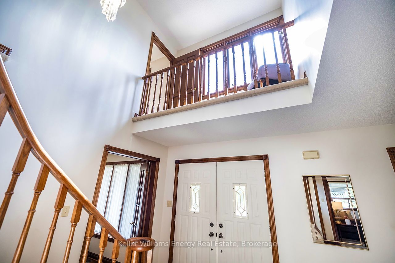 75 Waverly Street N Property Photo 8