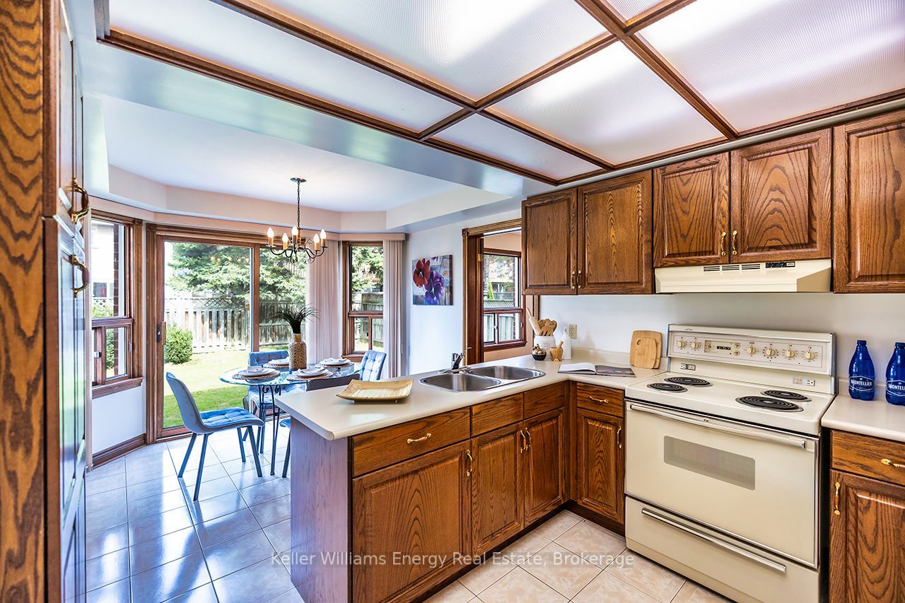 75 Waverly Street N Property Photo 12