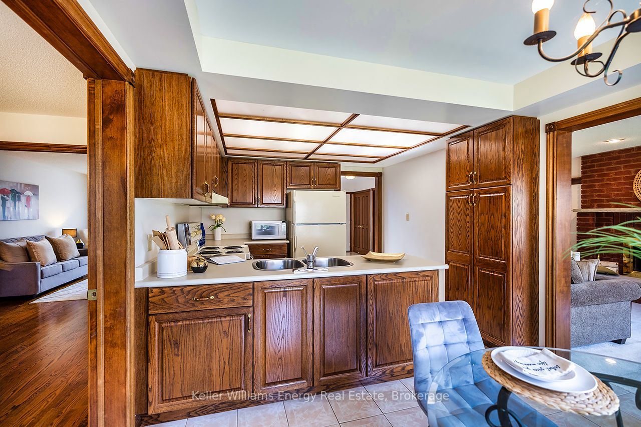 75 Waverly Street N Property Photo 14