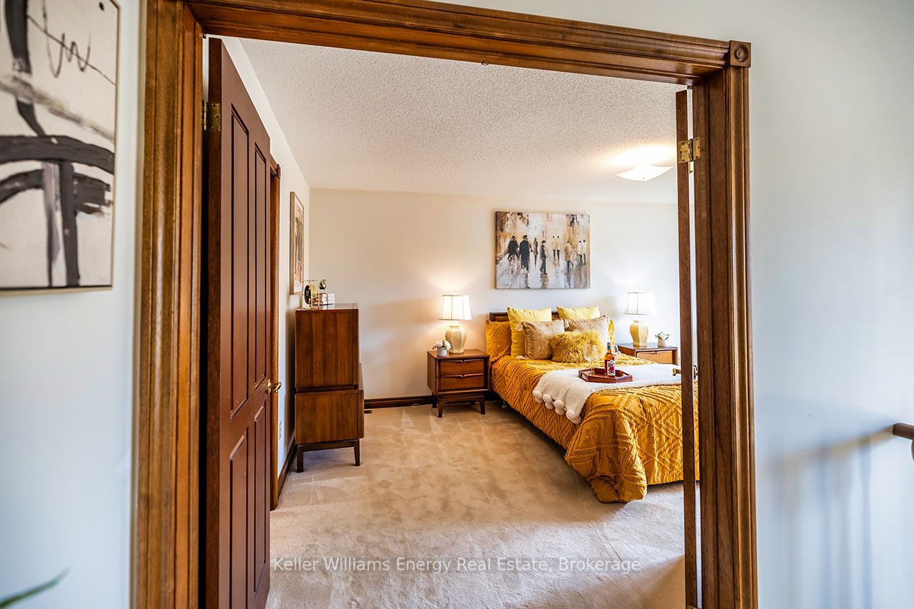 75 Waverly Street N Property Photo 27